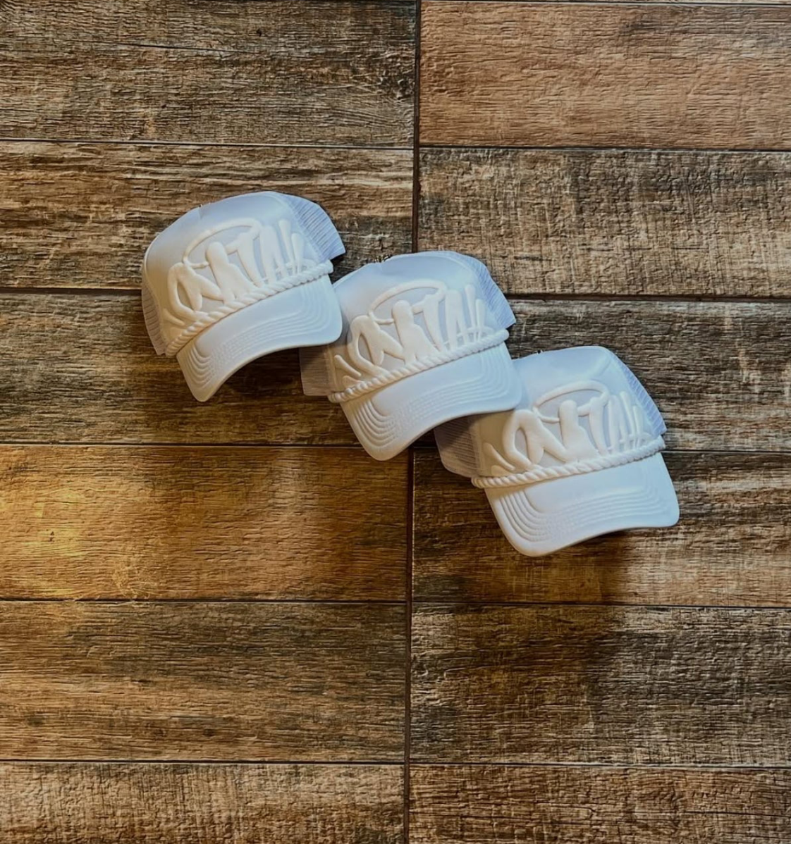 Trucker cap white Syna Wolrd