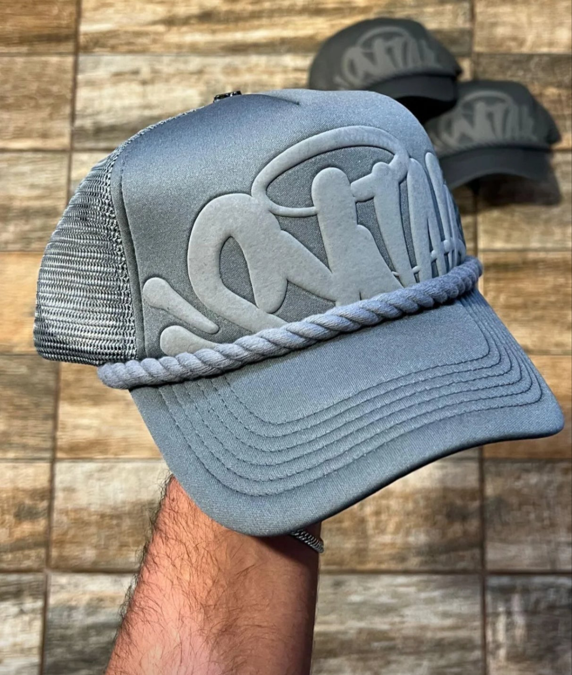 Trucker Syna Wolrd