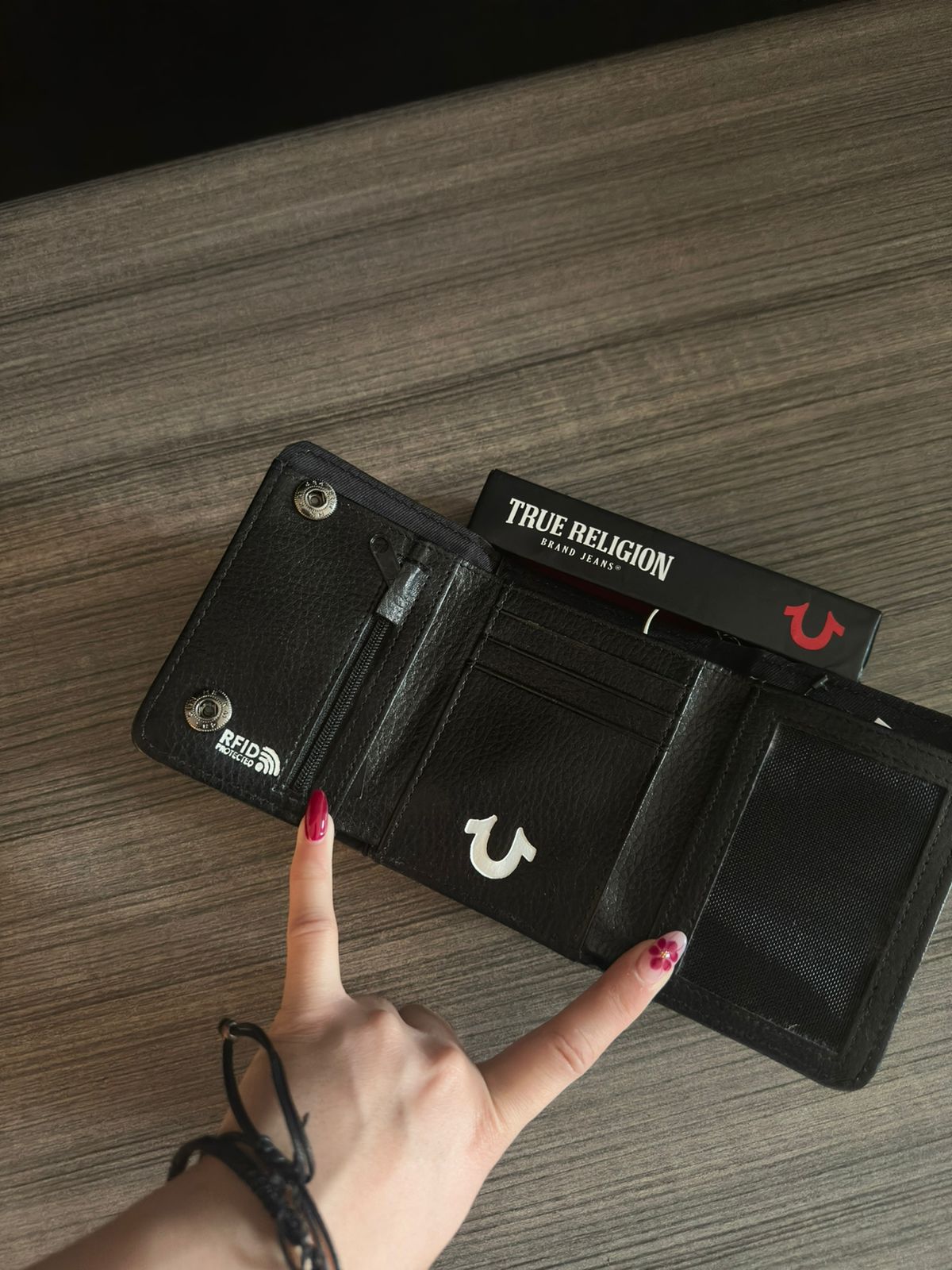 BILLETERA TRUE RELIGION CON CADENA