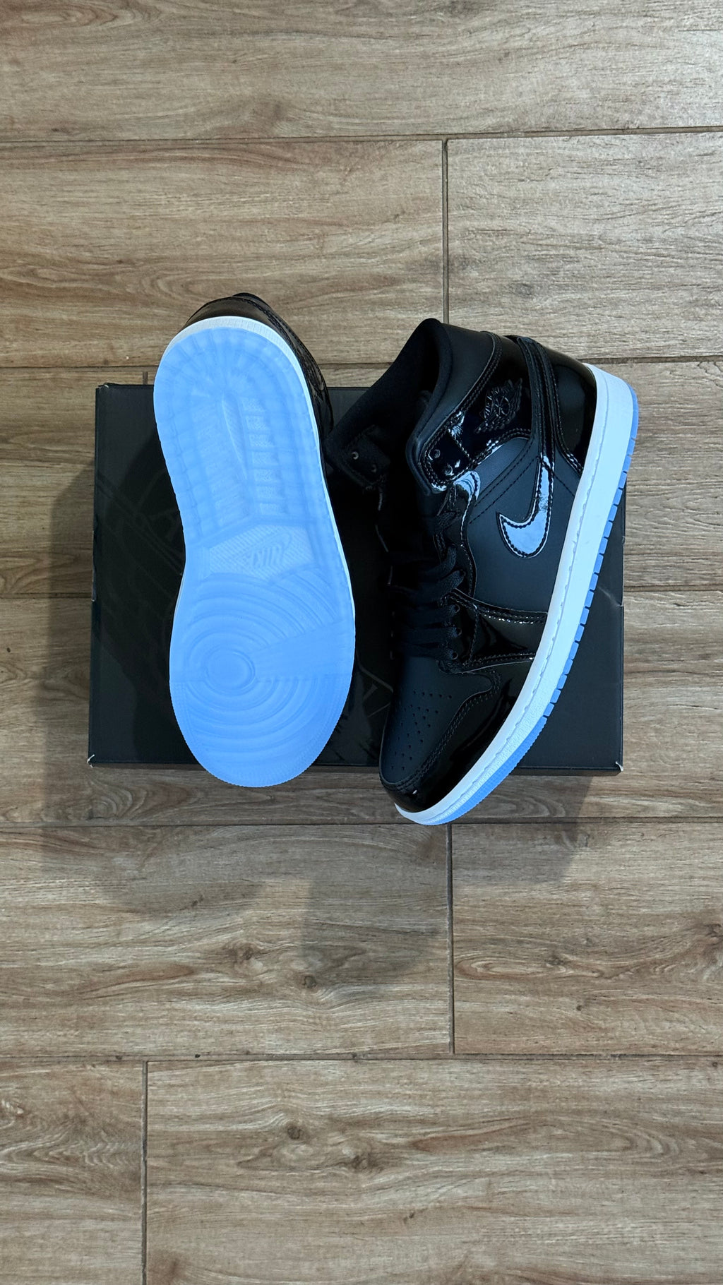 Jordan Retro 1 Mid Space Jam