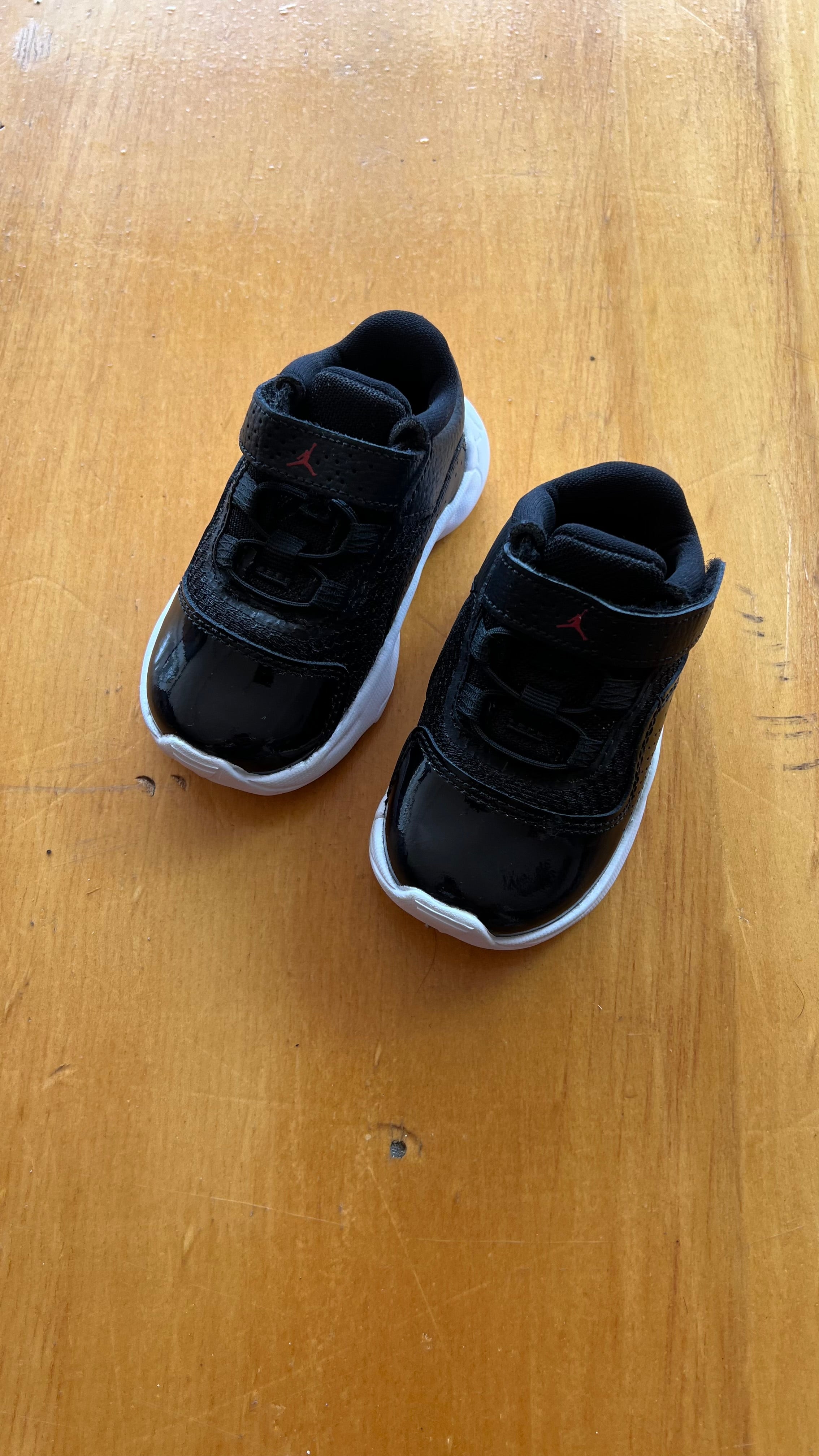 Jordan 11 CMFT Low Black White