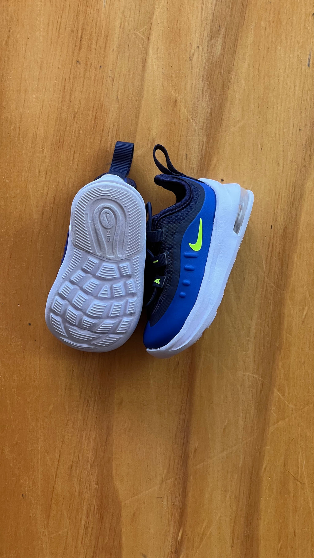 Nike Air Max Axis Midnight Navy Volt