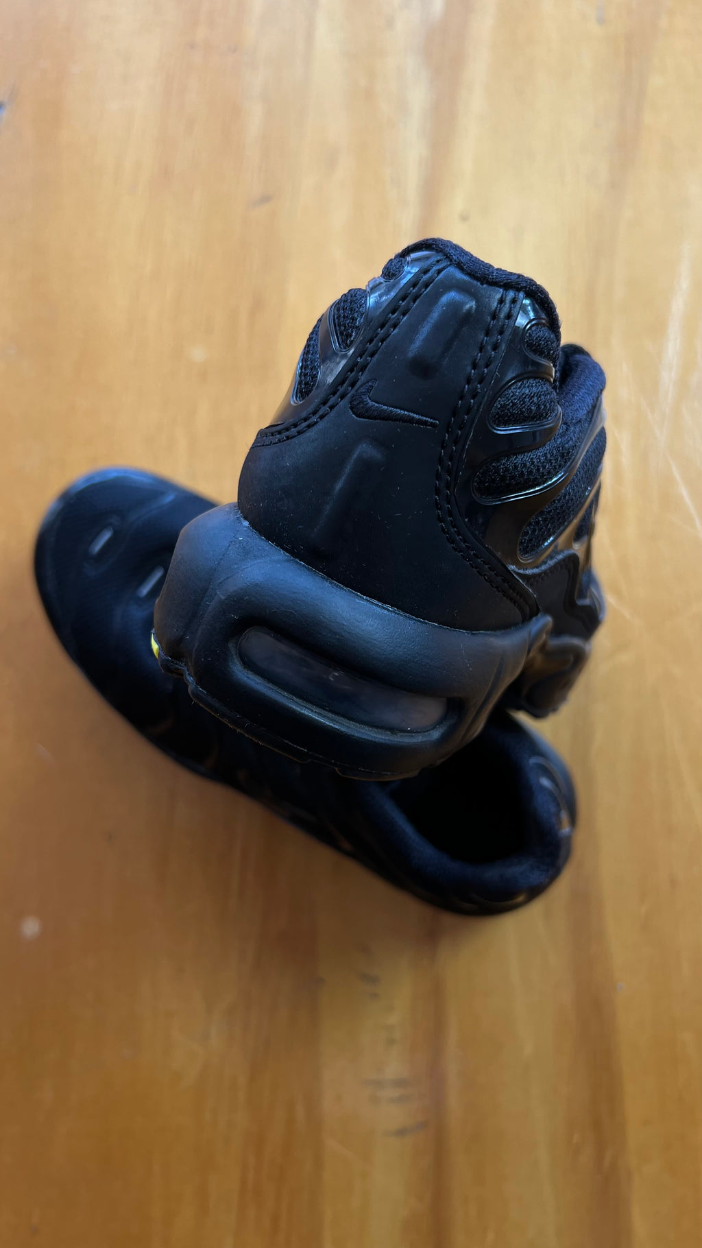 Nike TN Triple Black Niño