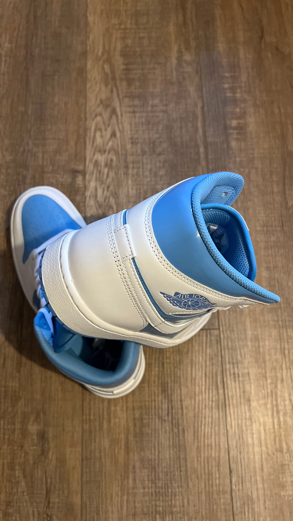 Air Jordan 1 Legend Blue