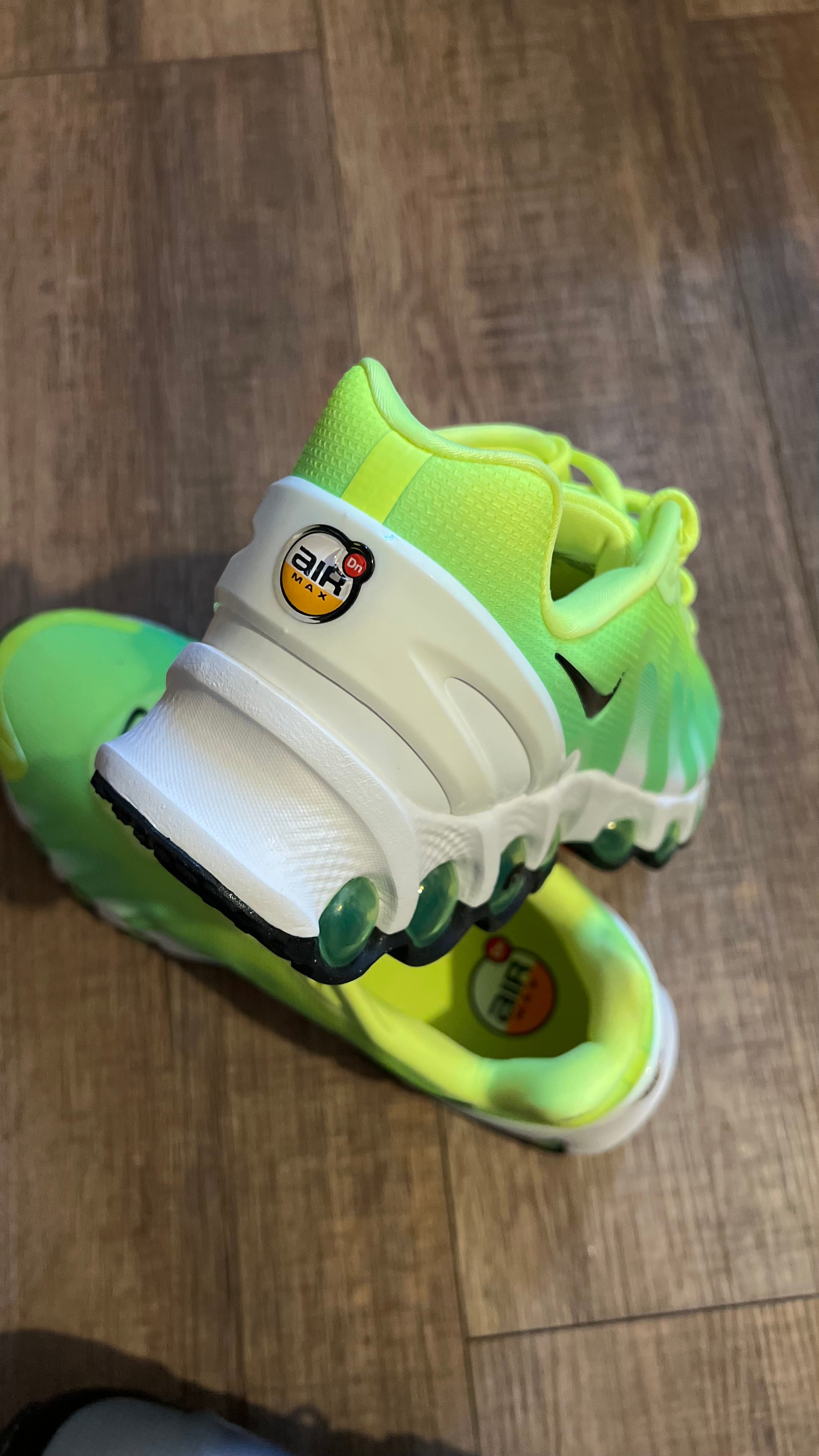 Nike Air Max Dn8 Volt Wmns