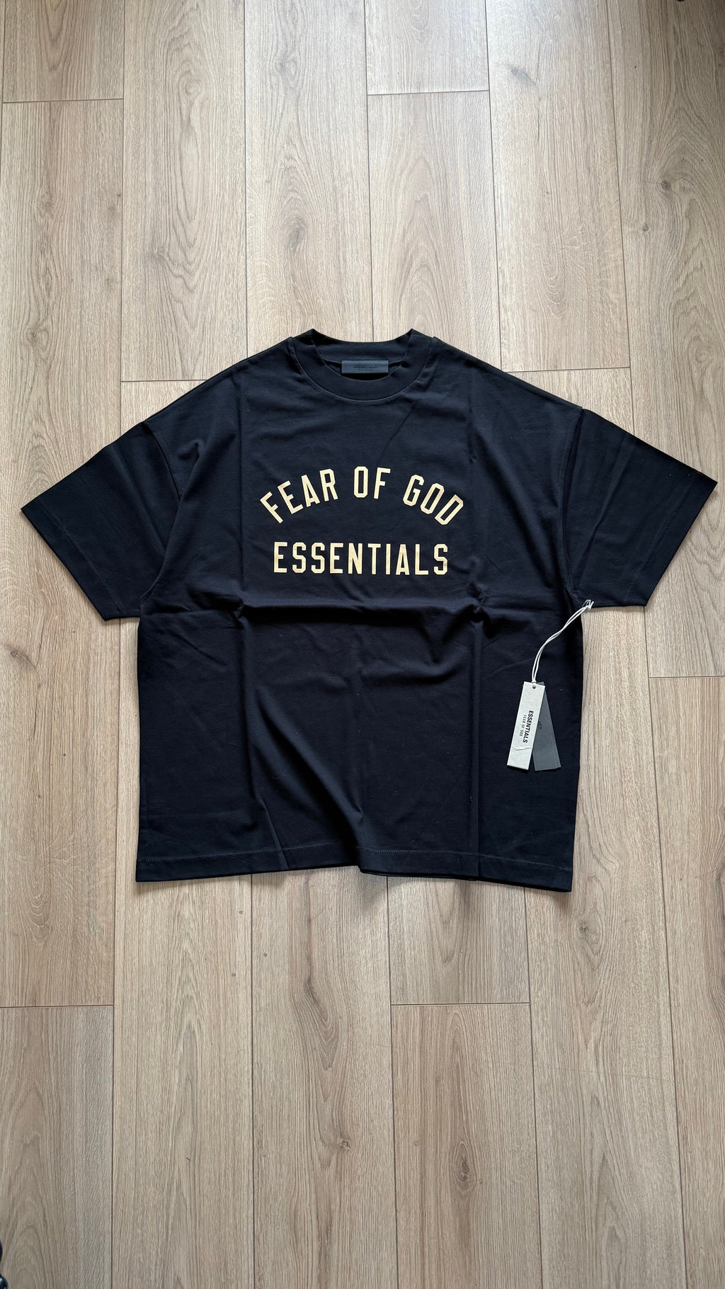 Polera Essentials Negra