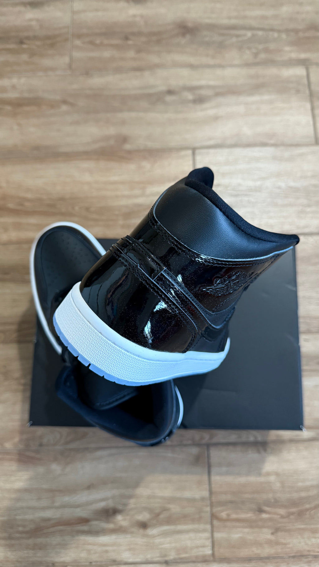 Jordan Retro 1 Mid Space Jam