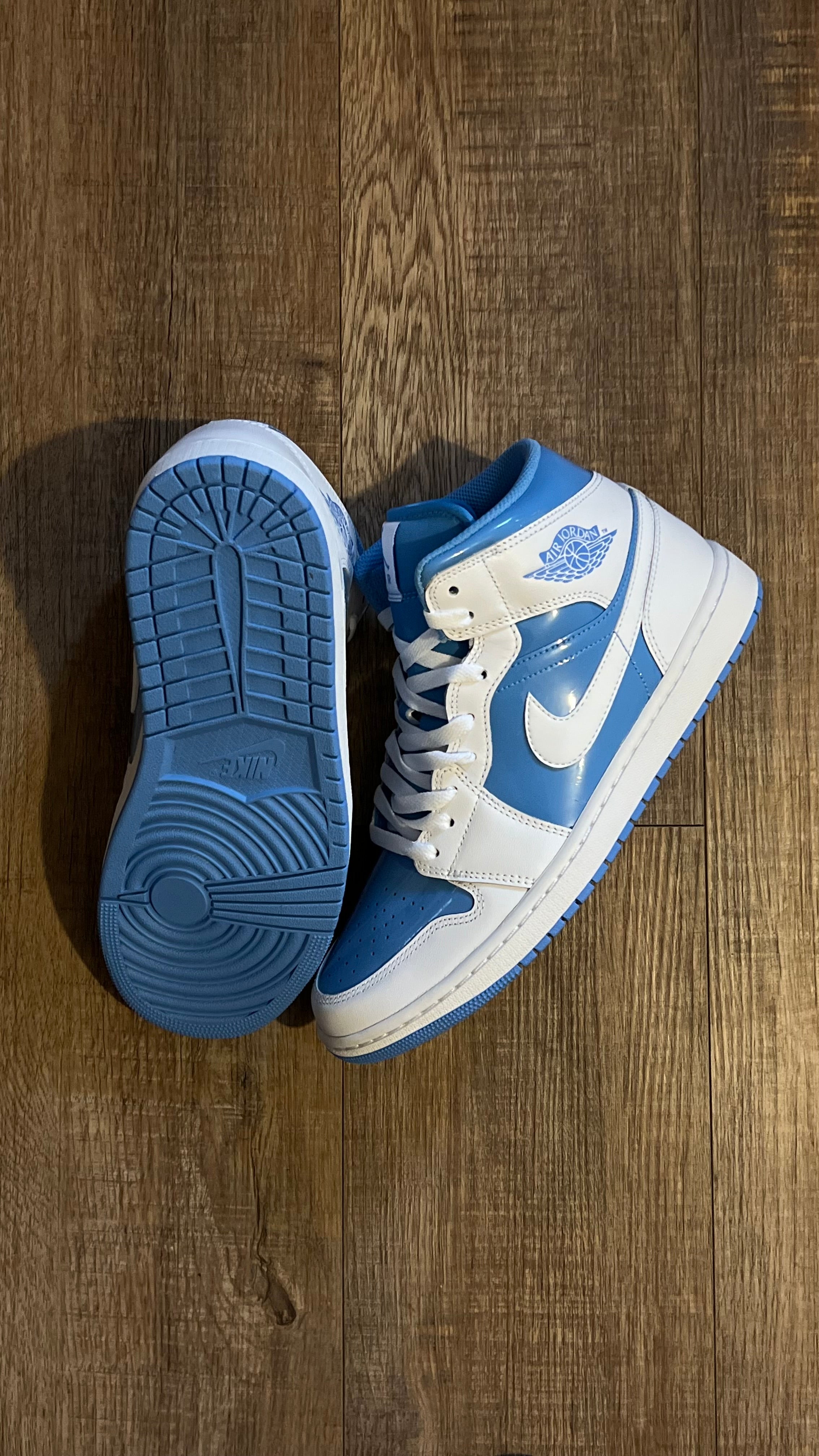 Air Jordan 1 Legend Blue