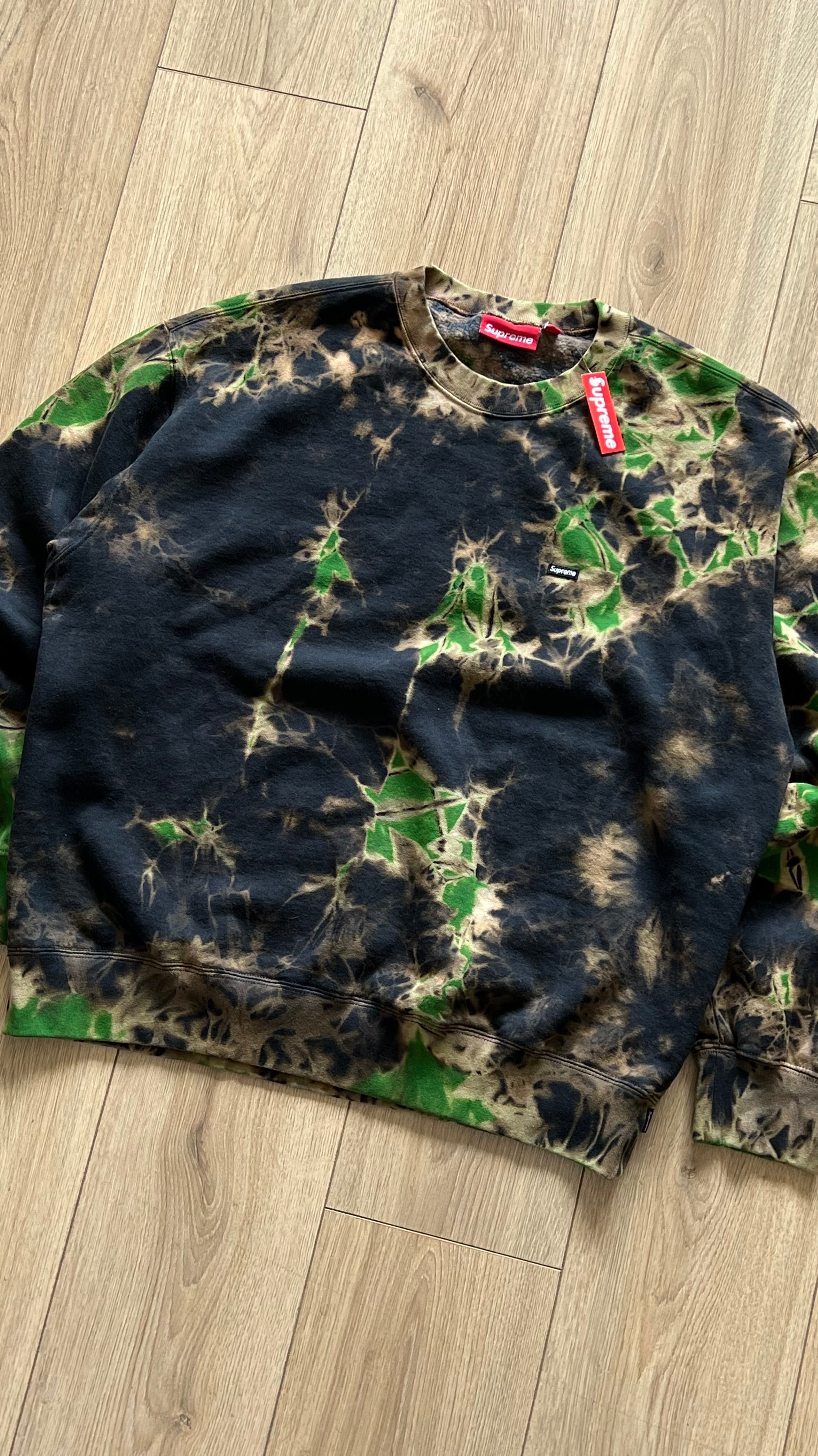 Supreme Small Box Crewneck (FW25)
Camo