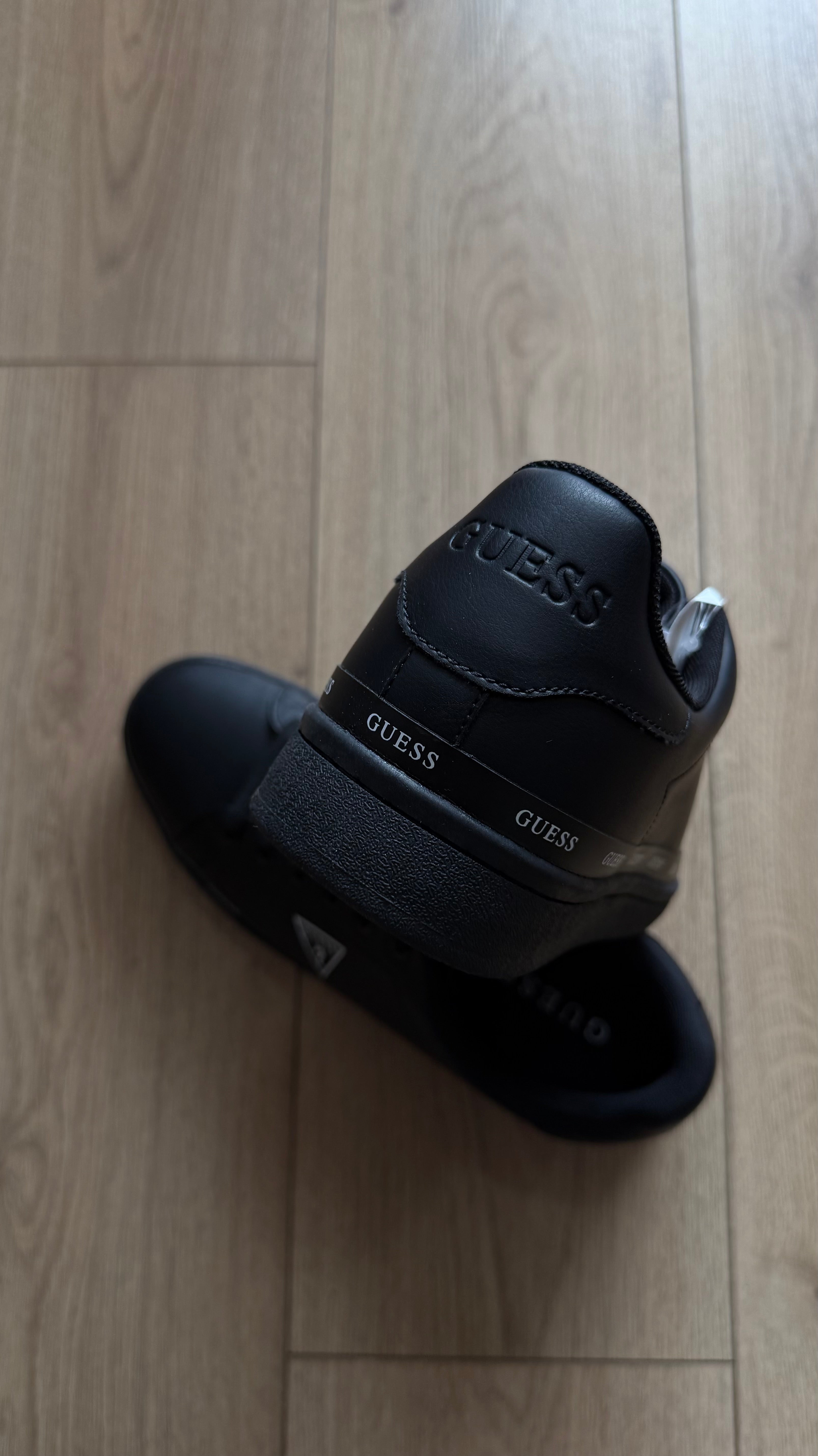 Guess Lorvis Logo Low Top