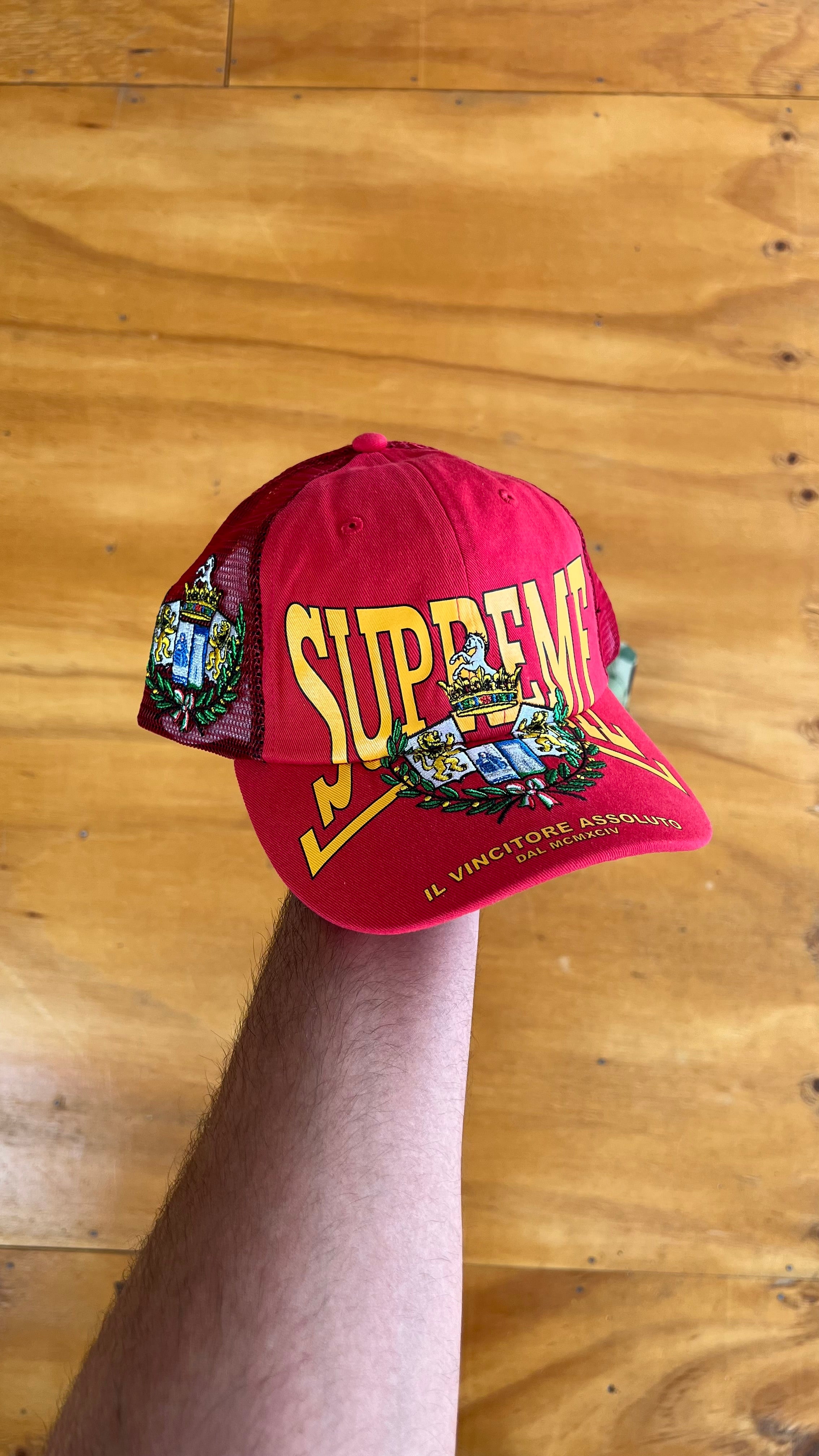 Trucker hat Supreme IL VINCITORI