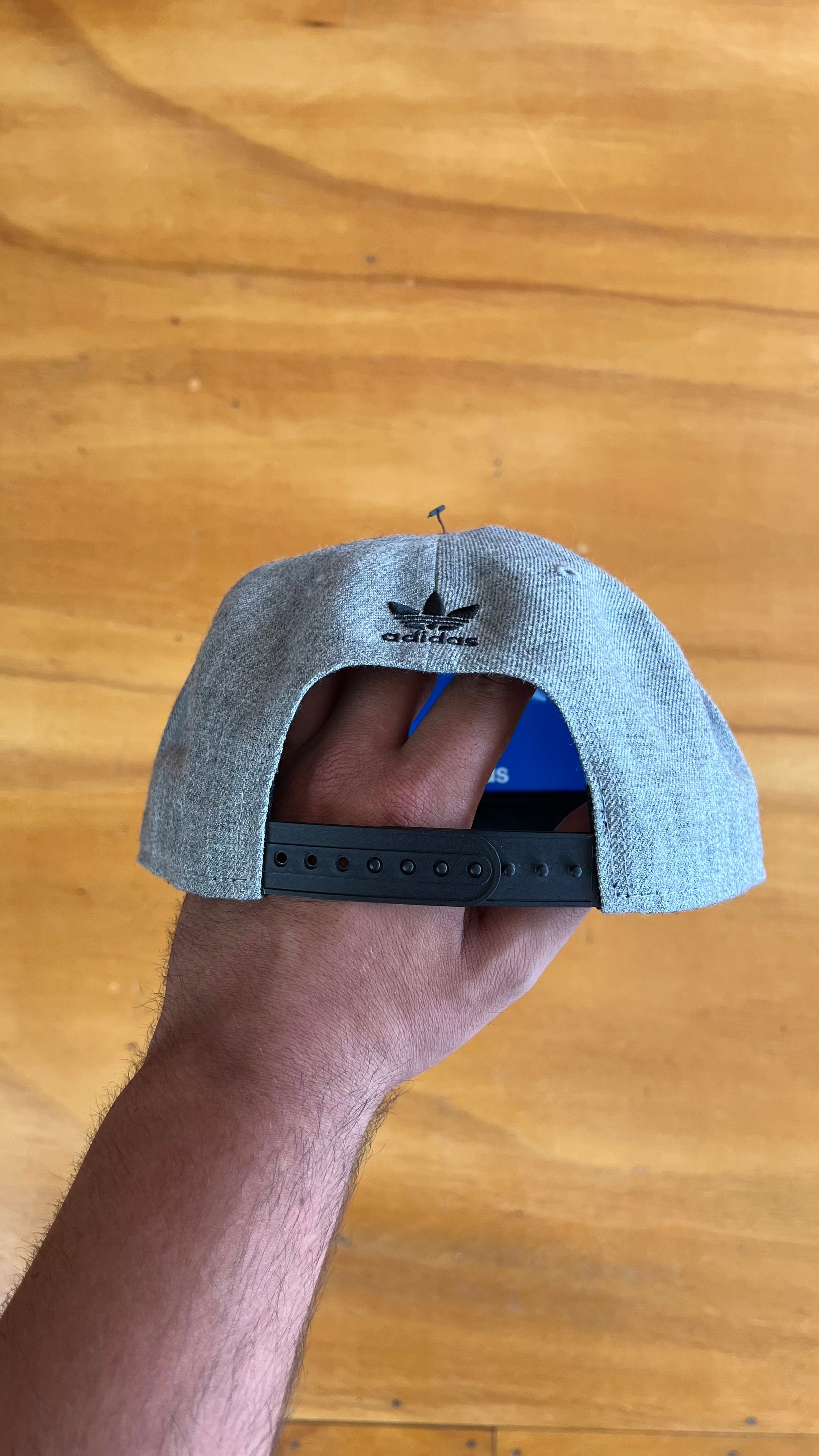 SnapBack Adidas Gray