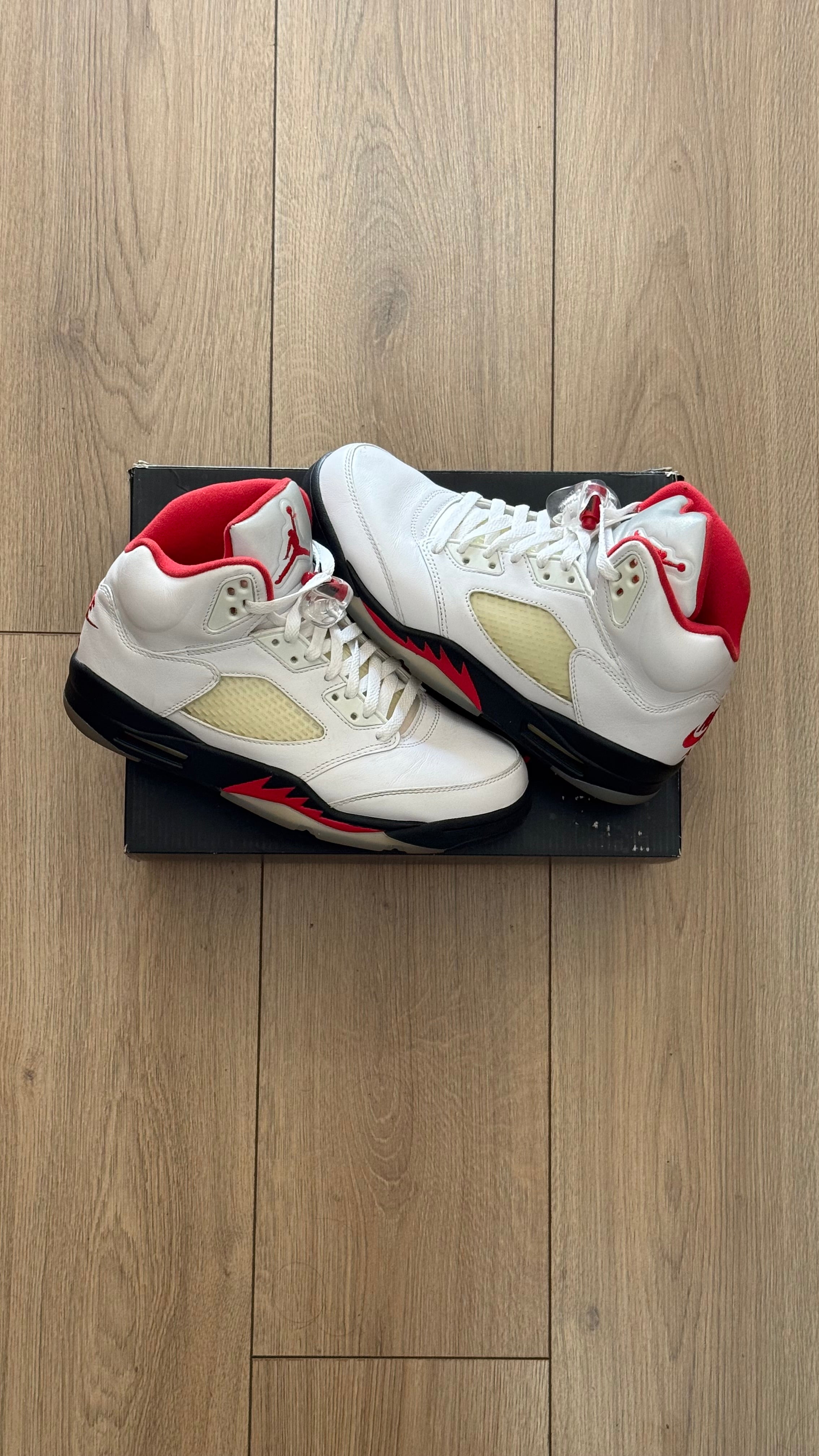 Jordan Retro 5 Fire Red (Used 8.5/10)