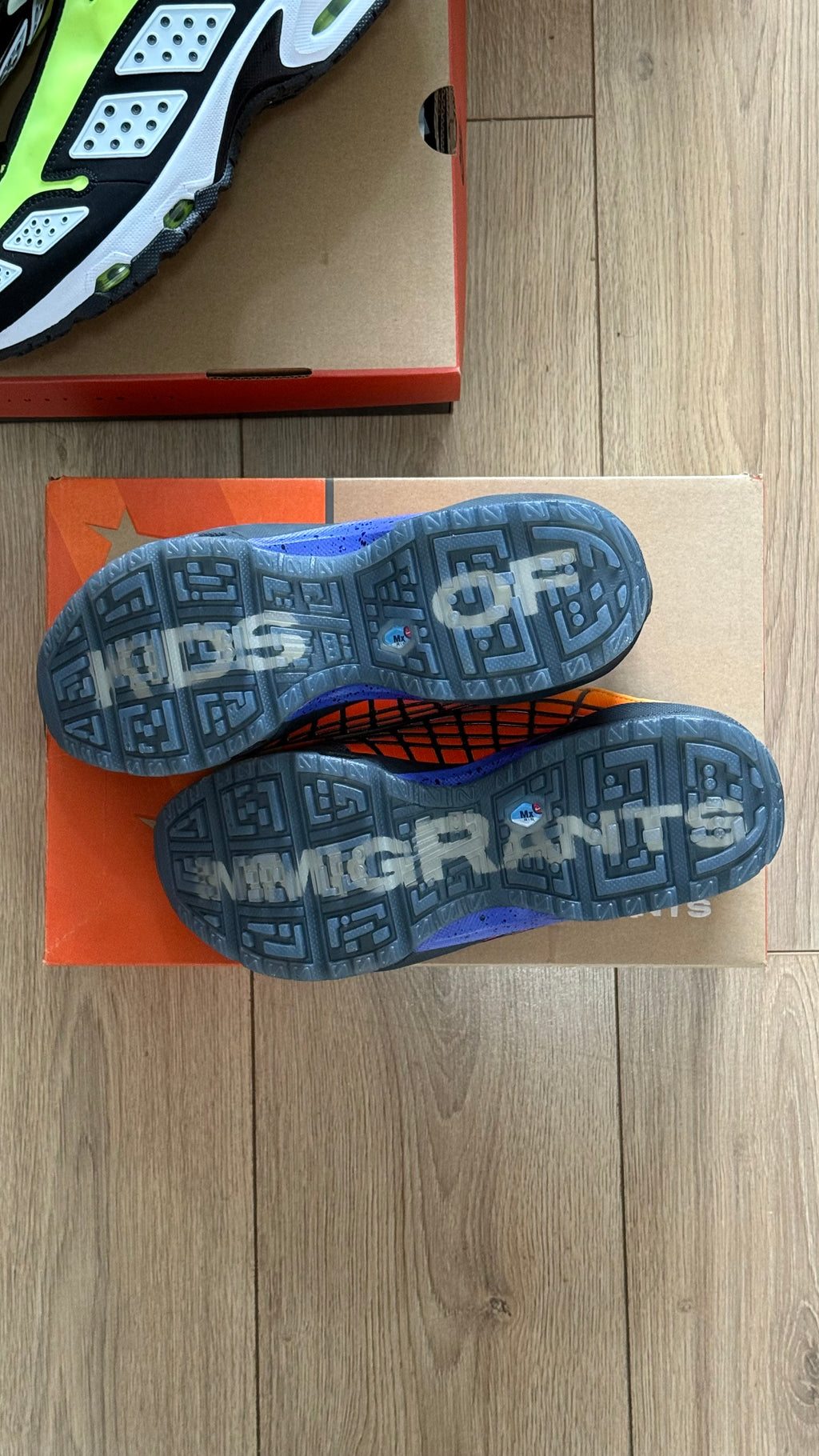 Nike Air Max Sndr x Kids Of Inmigrants Orange (con caja)