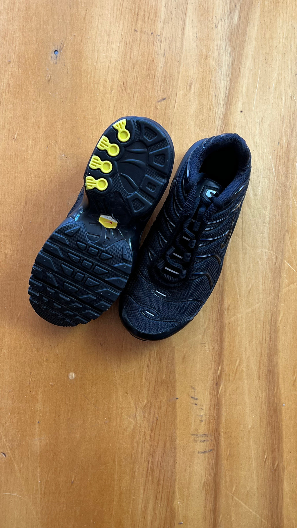 Nike TN Triple Black Niño