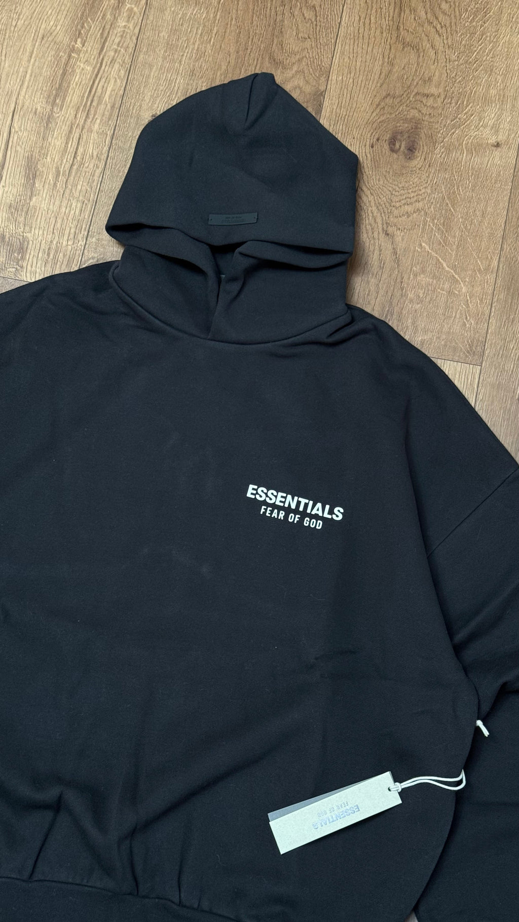Hoodie Essentials Black (Iteración 2)