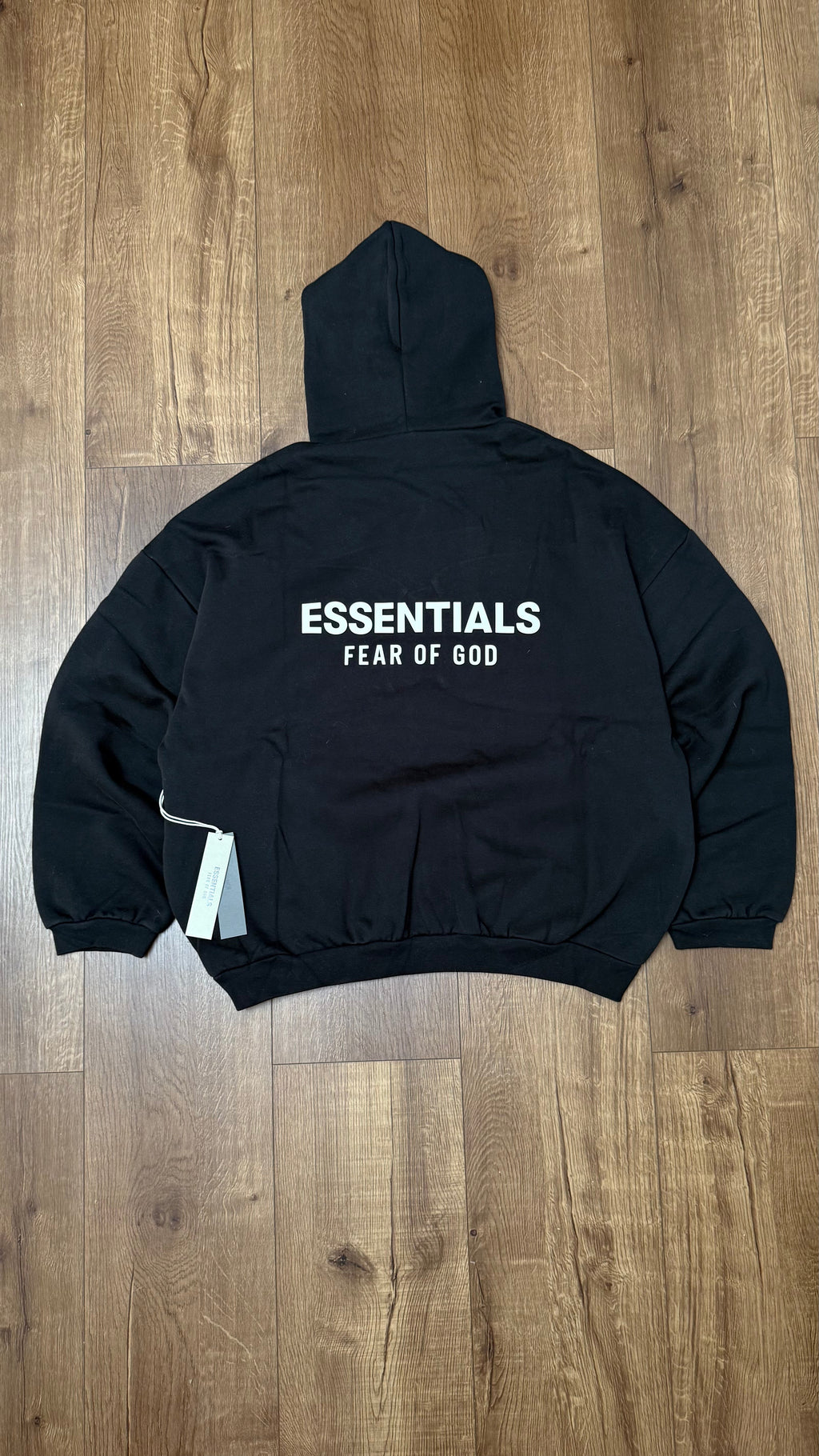 Hoodie Essentials Black (Iteración 2)