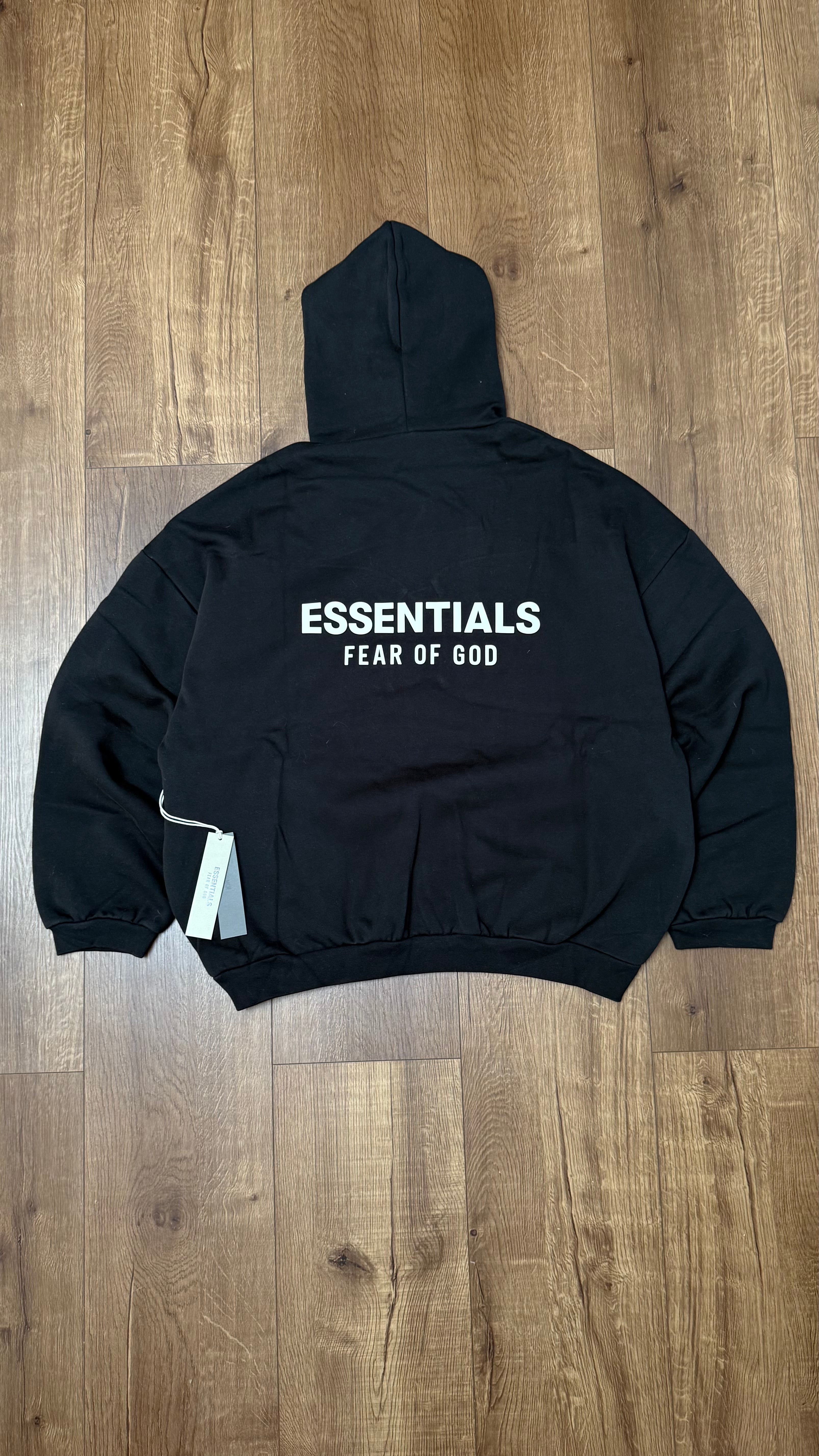 Hoodie Essentials Black (Iteración 2)