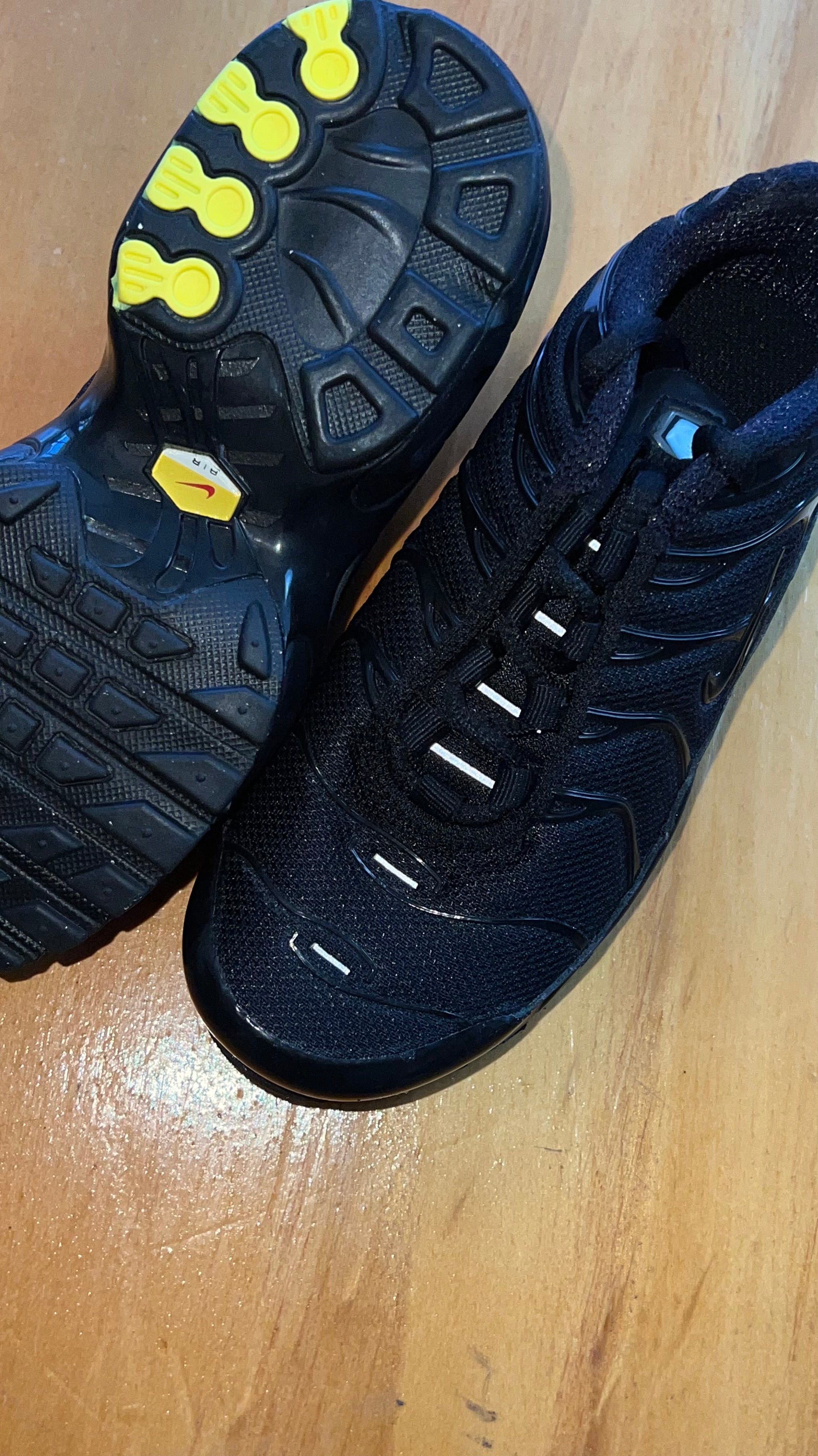 Nike TN Triple Black Niño