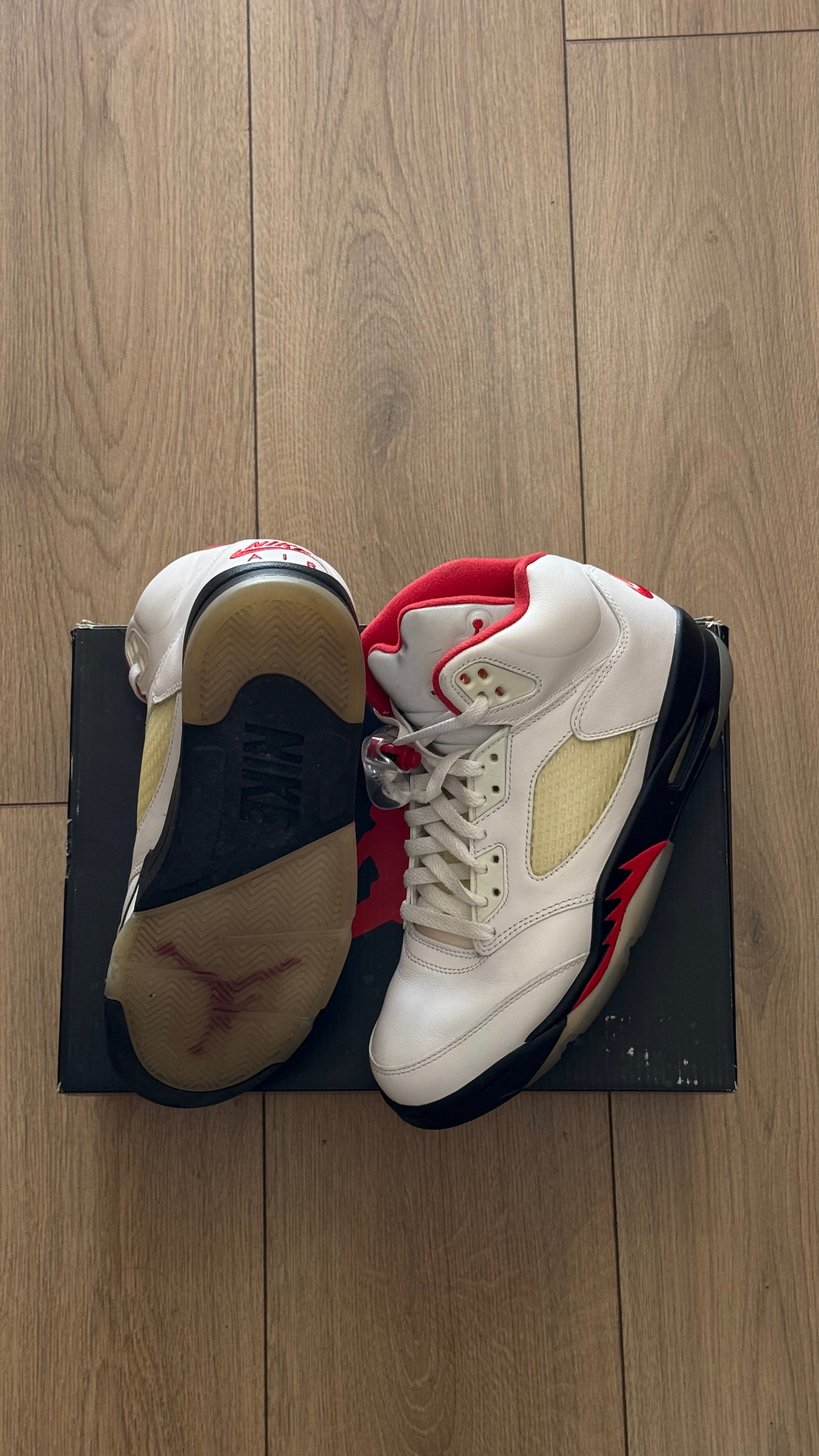 Jordan Retro 5 Fire Red (Used 8.5/10)