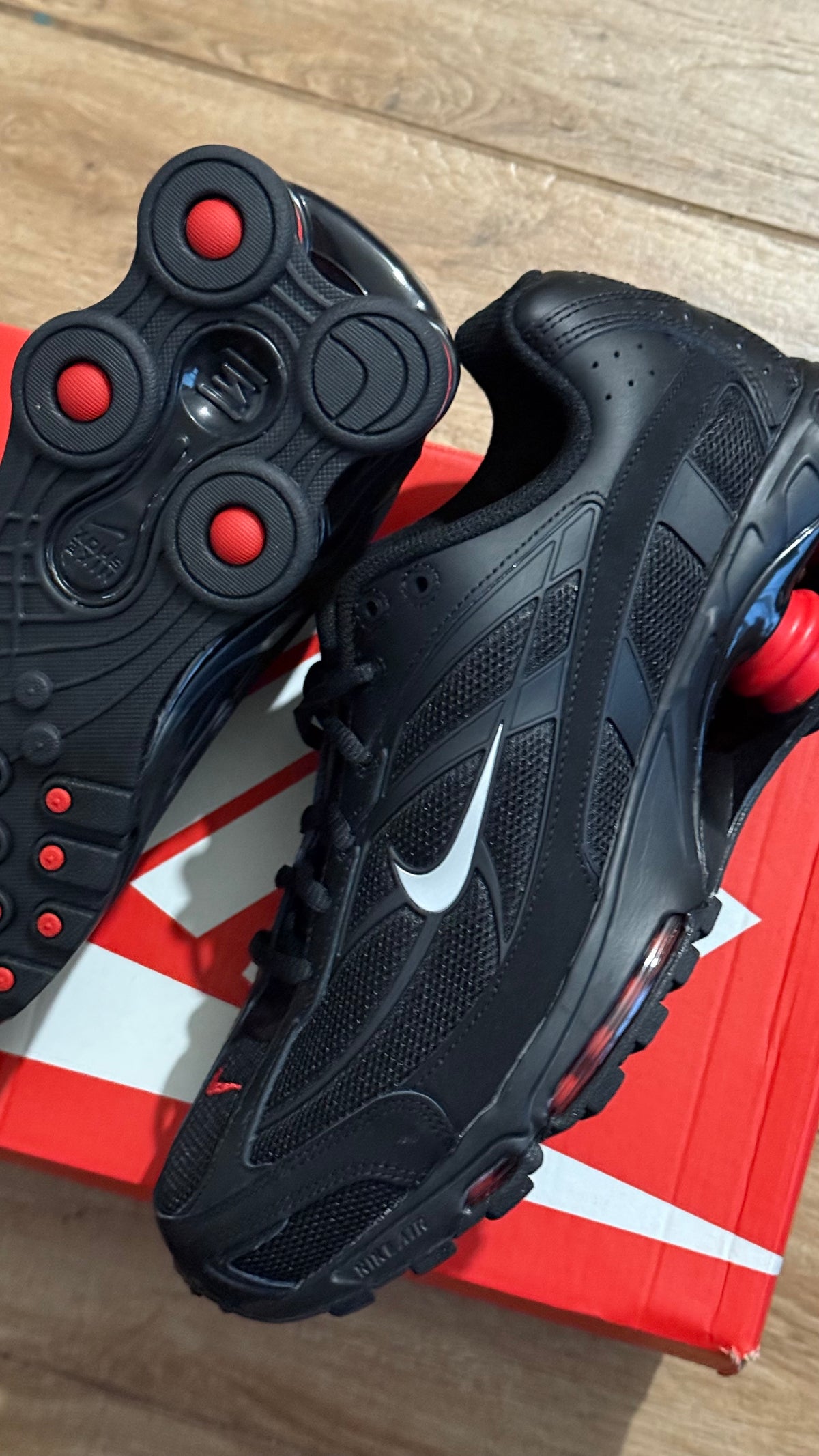 Nike Shox R4 Black University Red