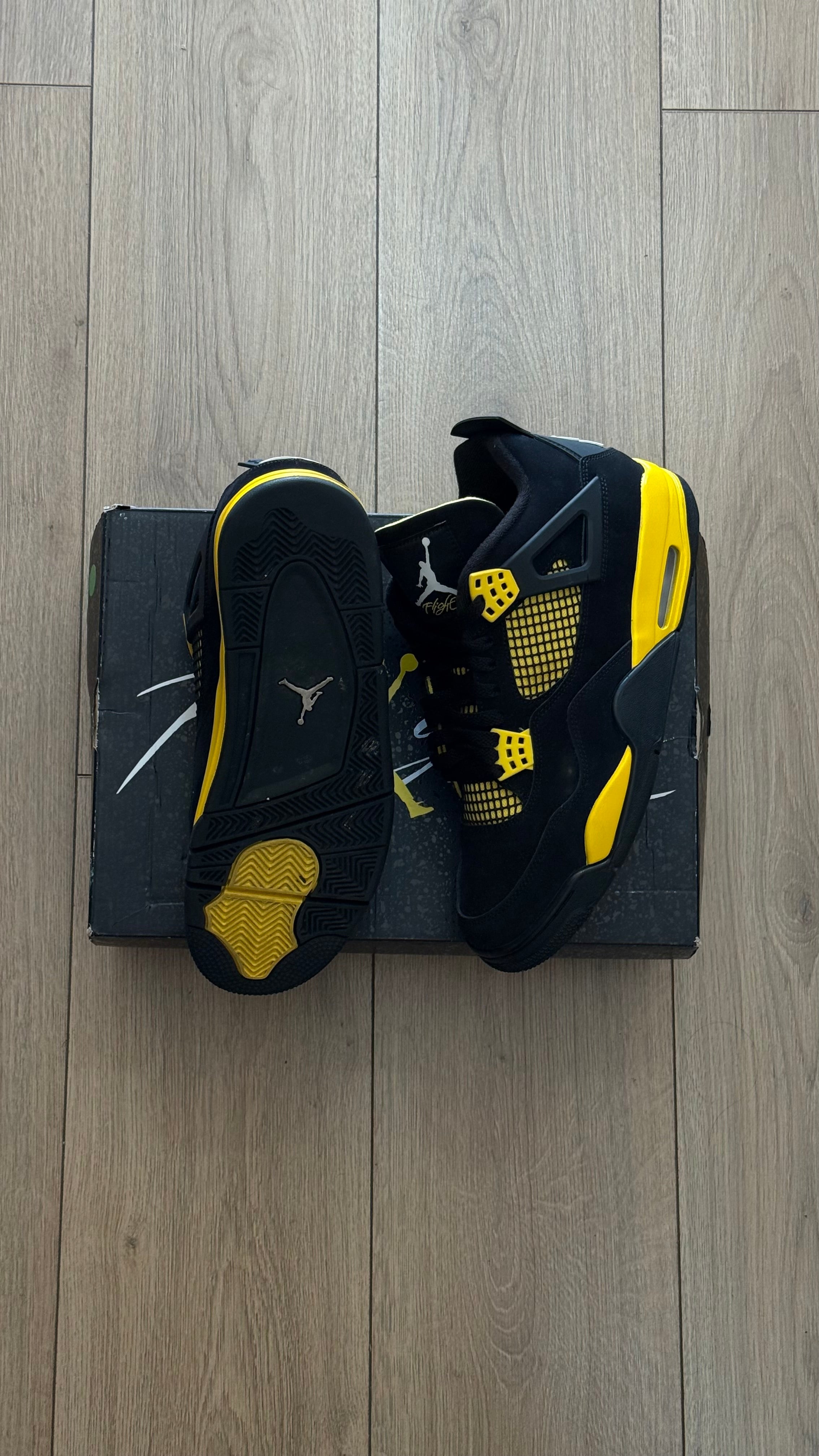 Jordan Retro 4 Thunder
2023 (Used 9/10)