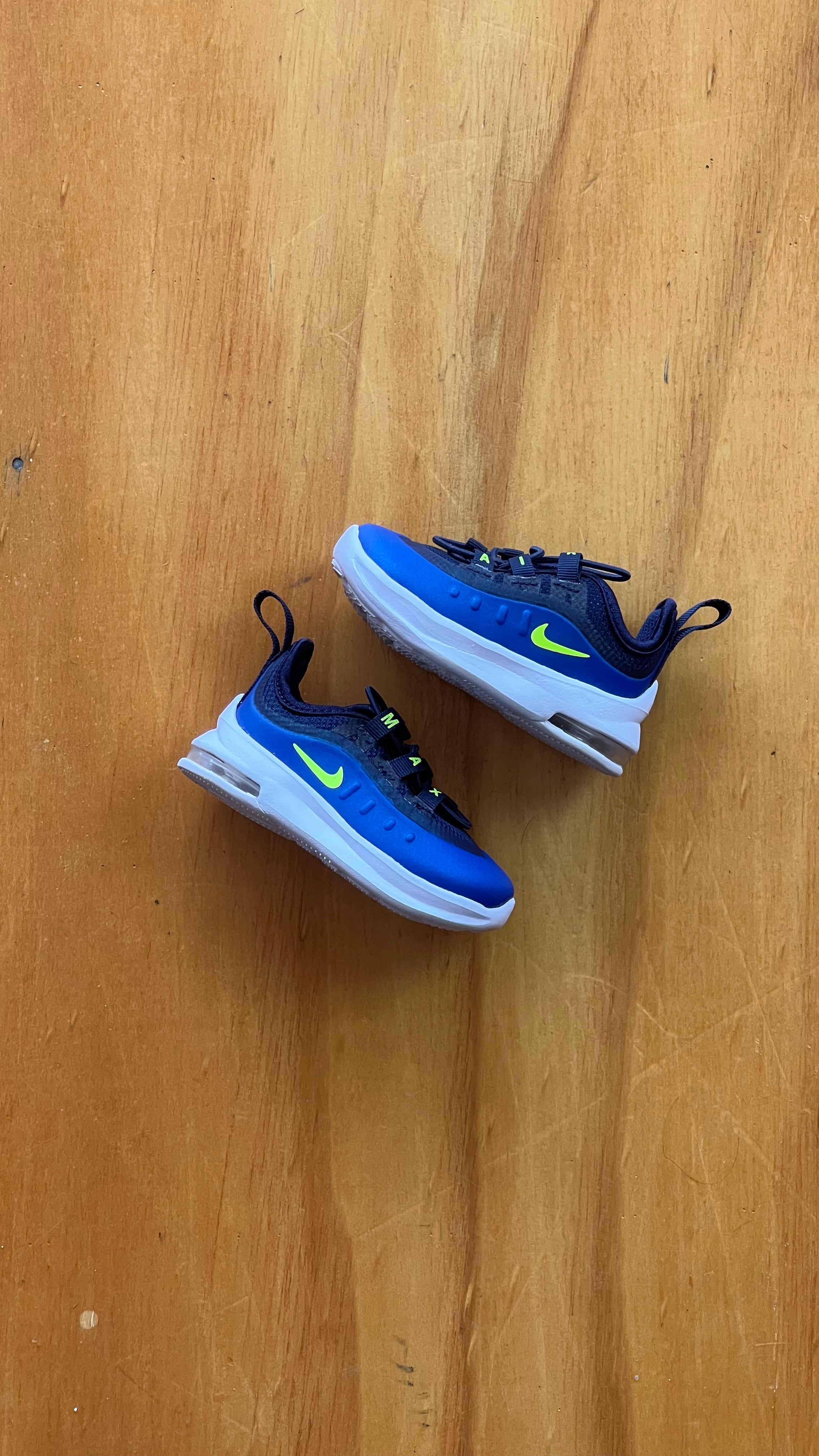 Nike Air Max Axis Midnight Navy Volt