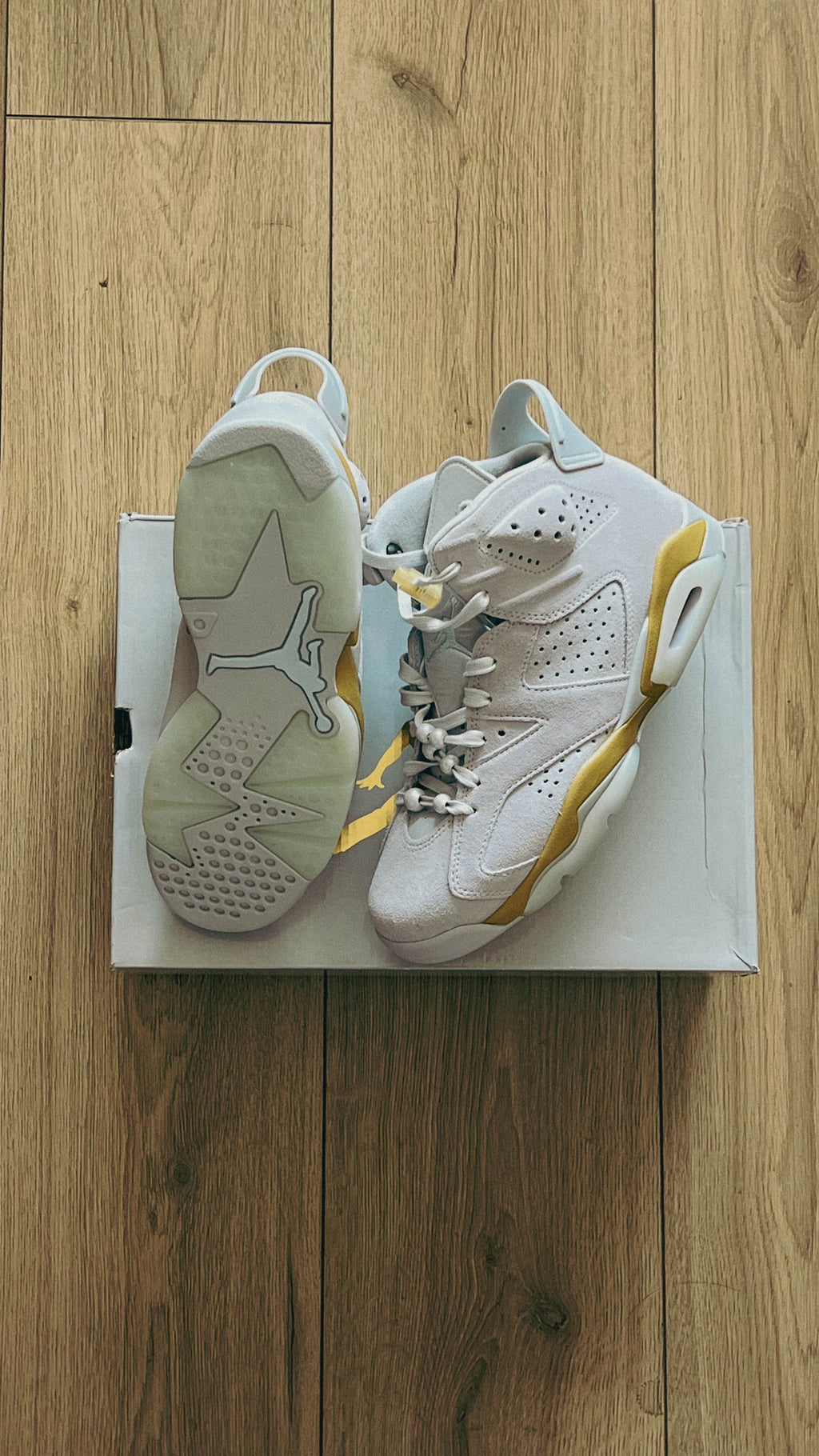 Jordan retro 6 craft pearl metalic Gold (womens) (con caja)