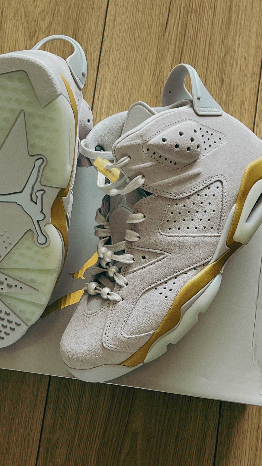 Jordan retro 6 craft pearl metalic Gold (womens) (con caja)