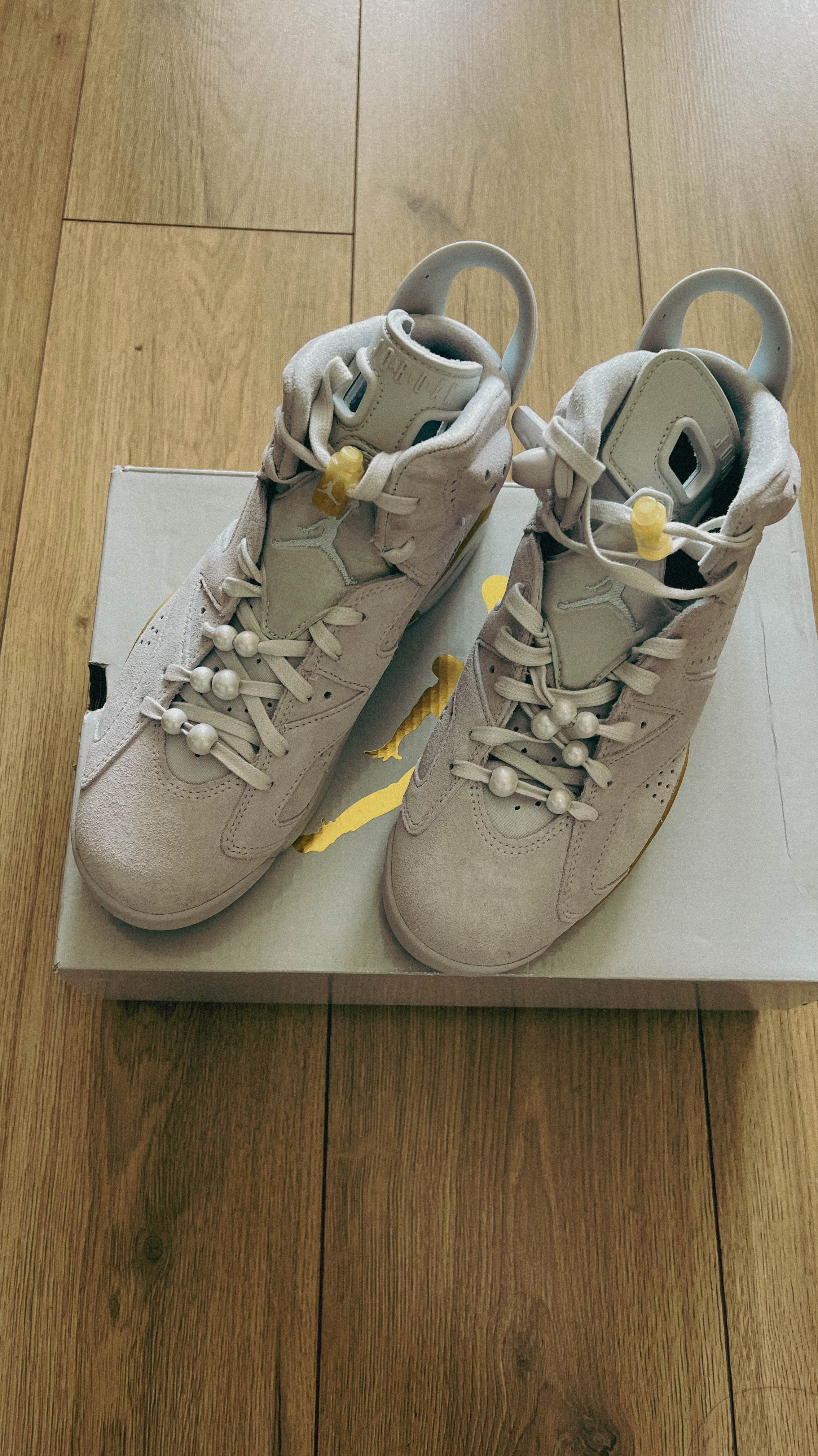 Jordan retro 6 craft pearl metalic Gold (womens) (con caja)