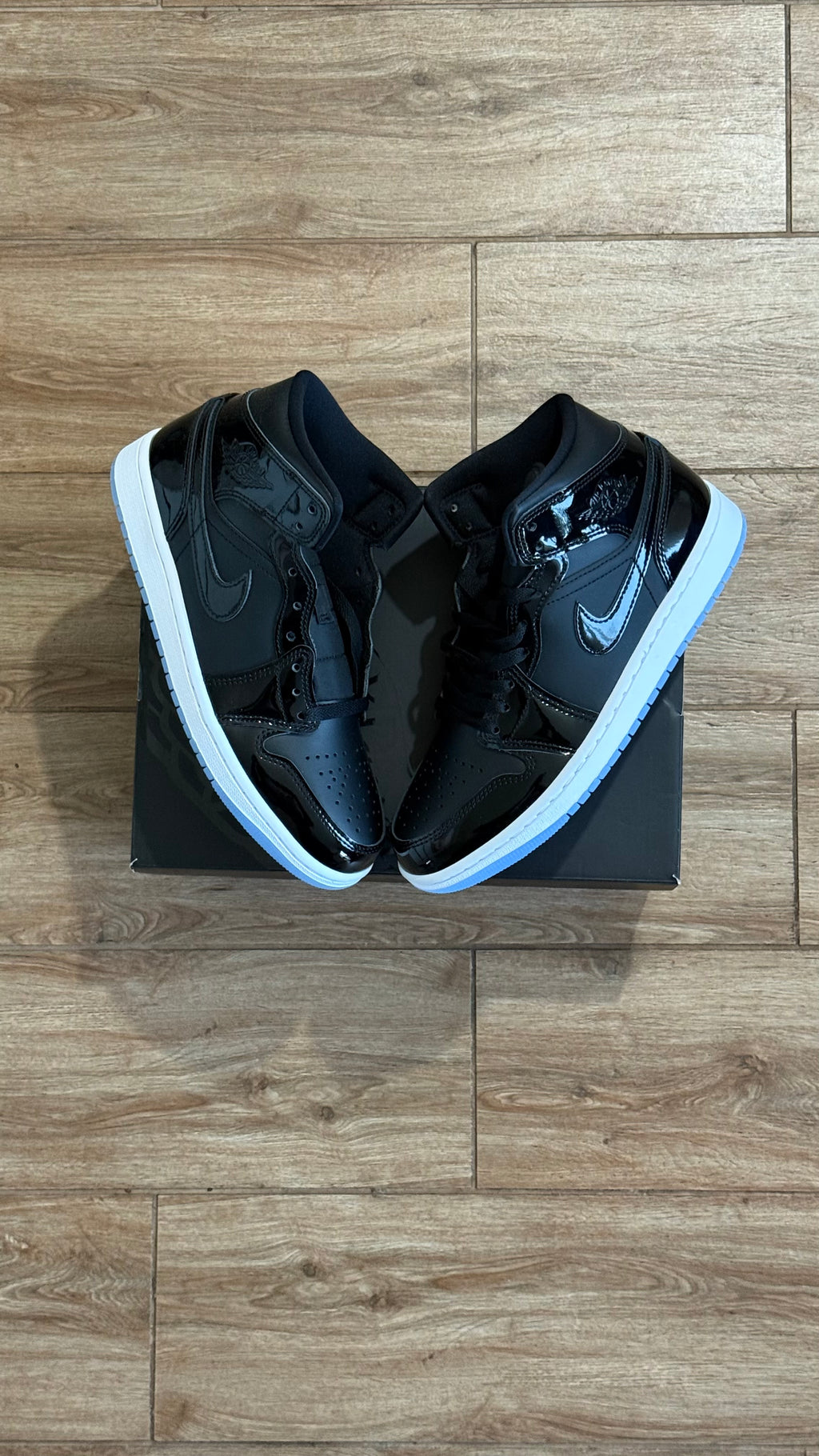 Jordan Retro 1 Mid Space Jam