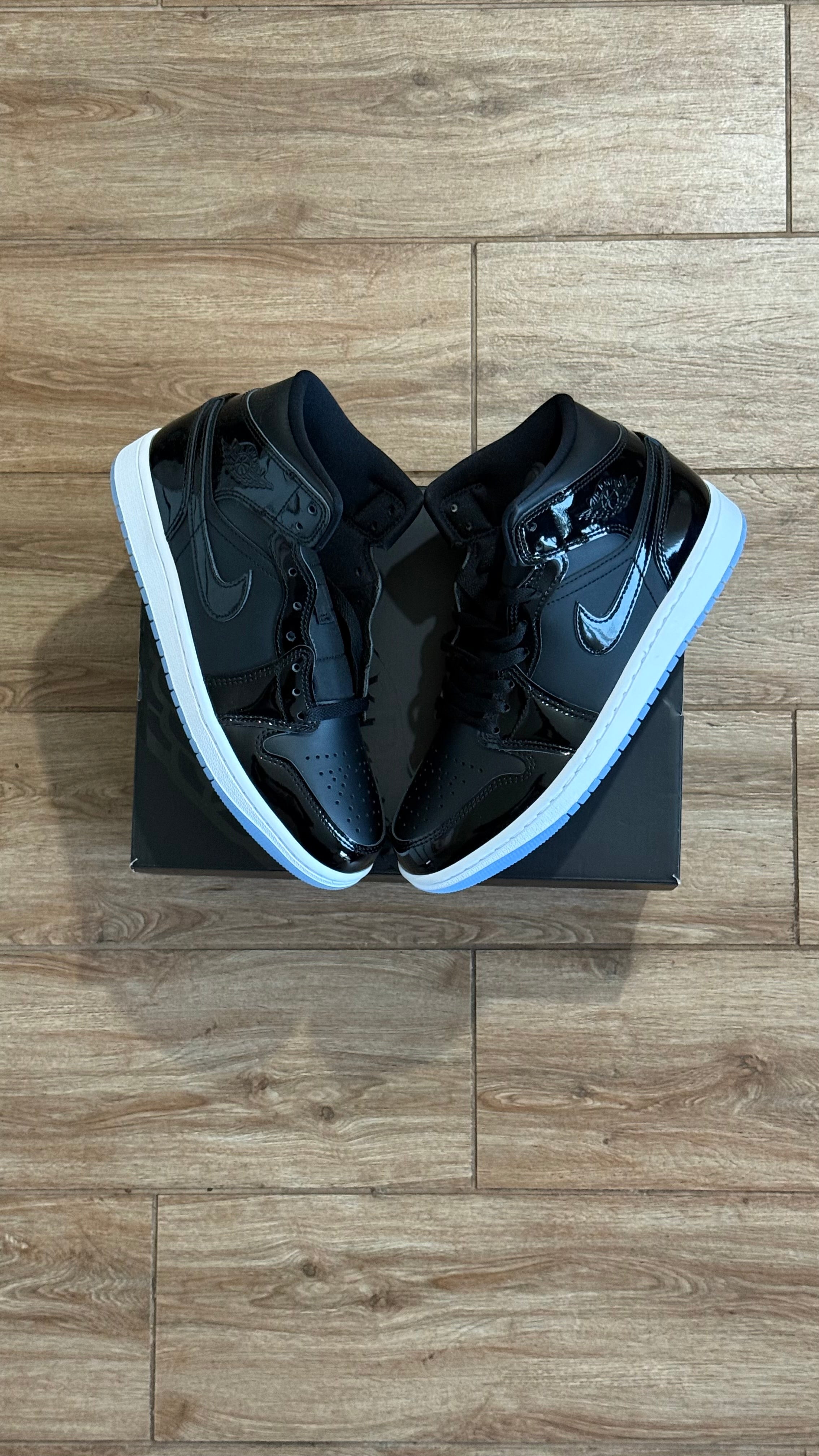 Jordan Retro 1 Mid Space Jam