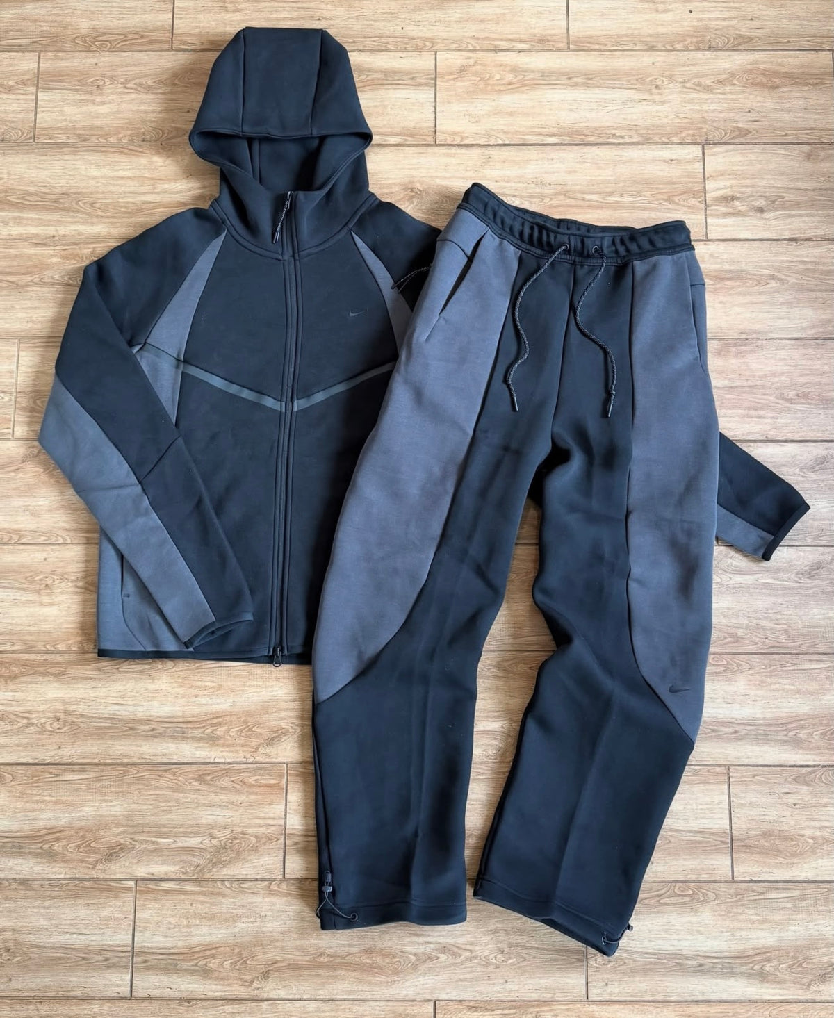 Nike tech black