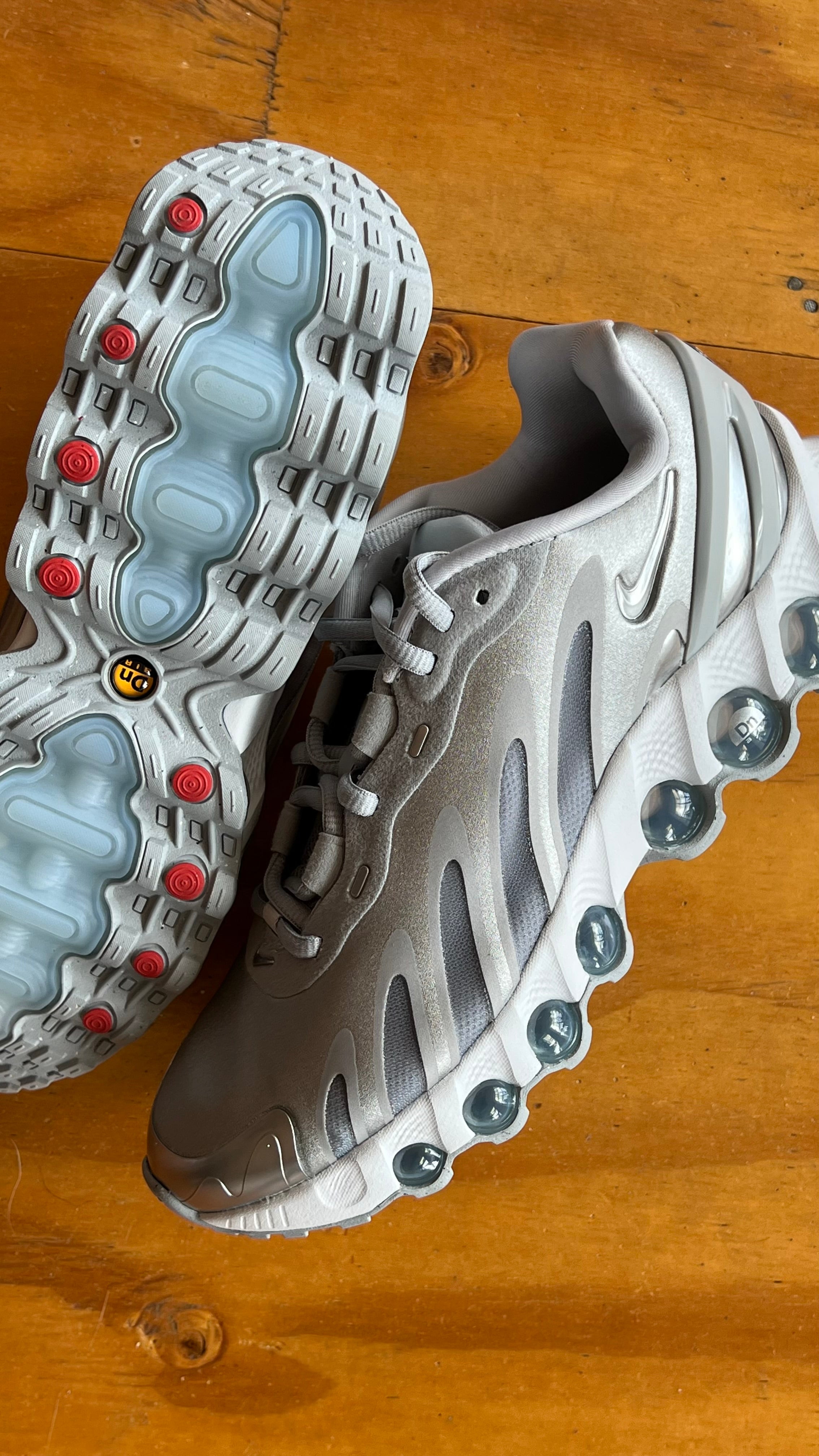Nike Air Max dn8 Wolf grey metallic silver