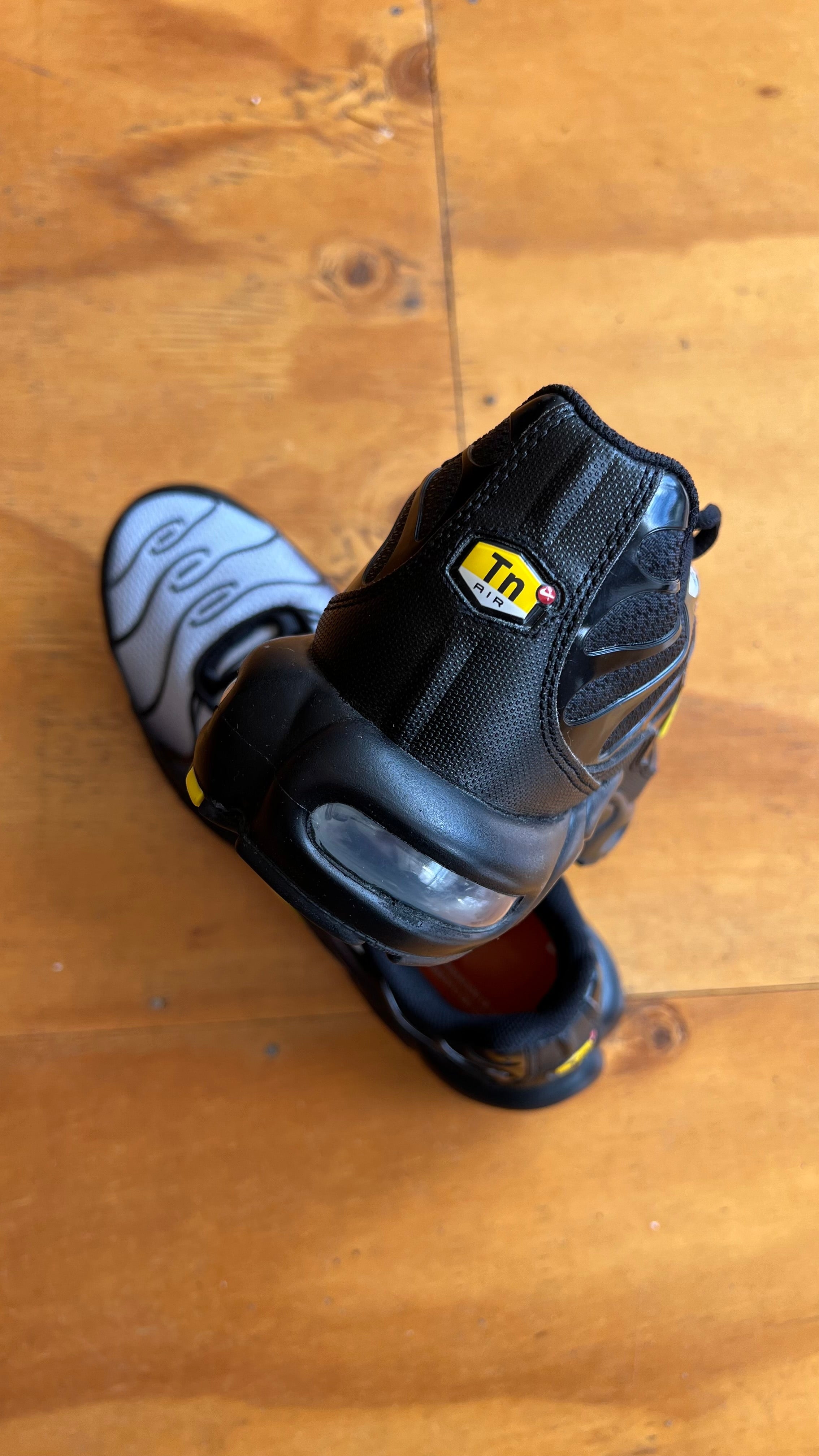 Nike Air Max plus TN black opti yellow