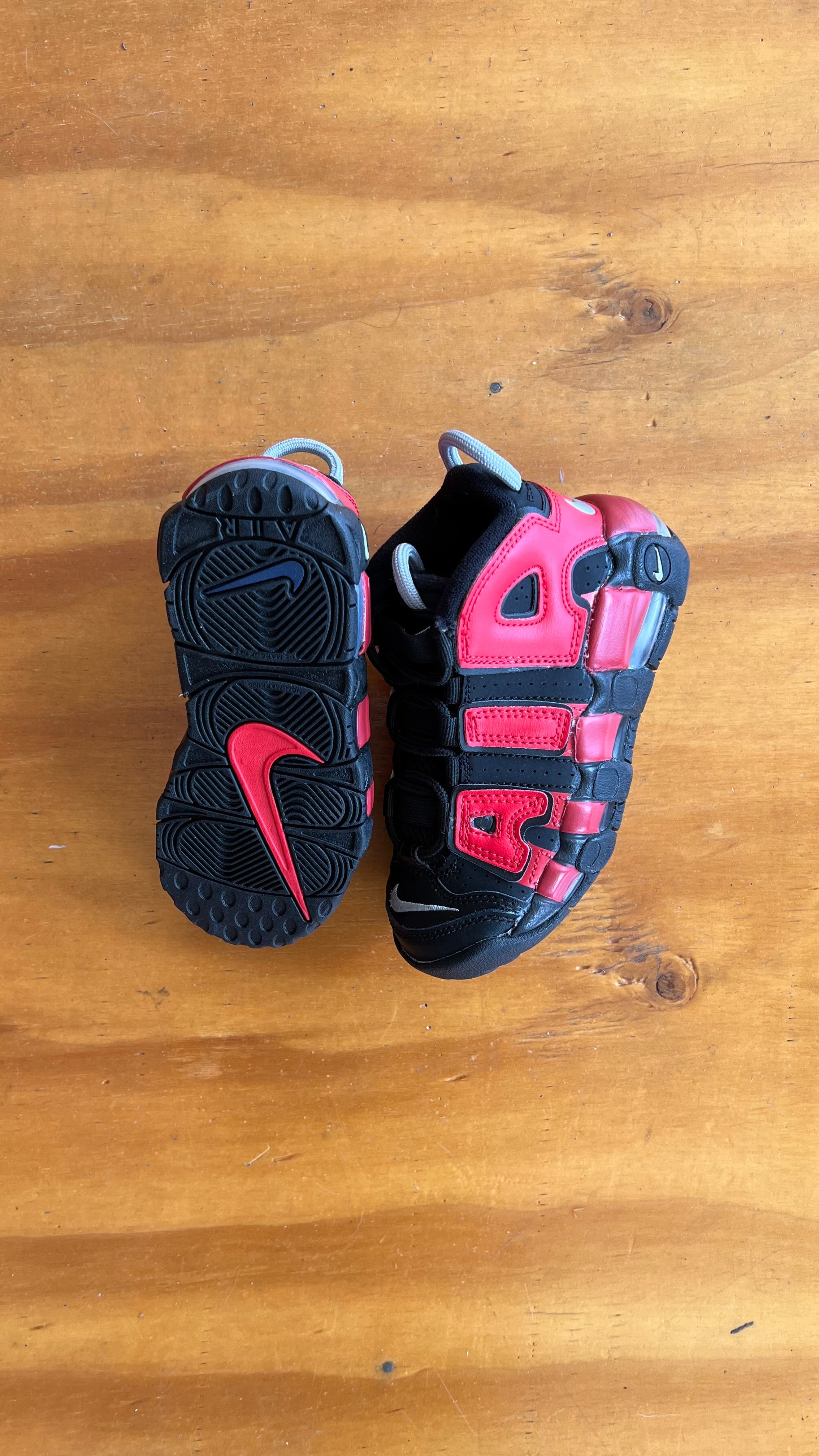 Air Max more up tempo university red niño