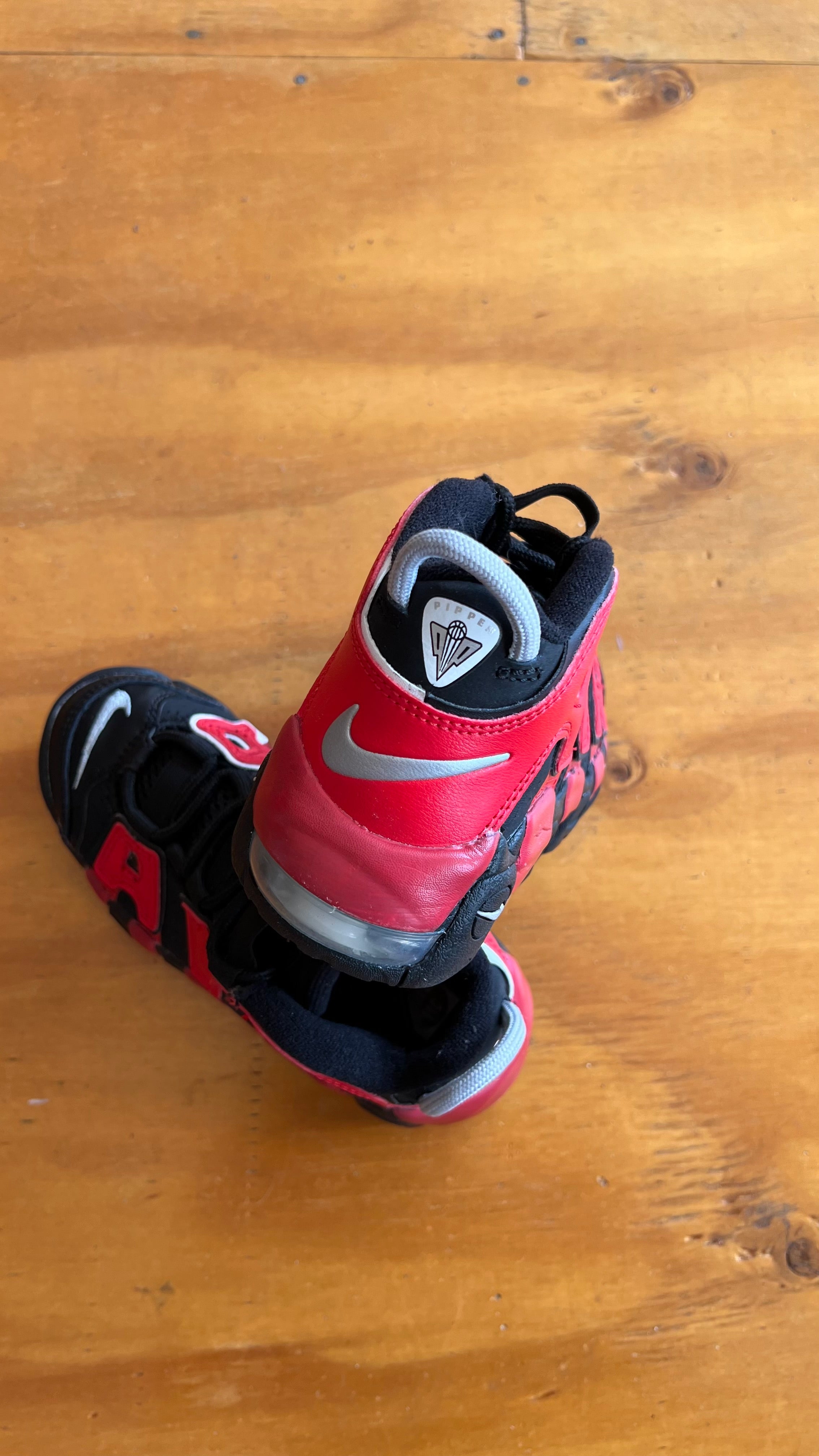 Air Max more up tempo university red niño