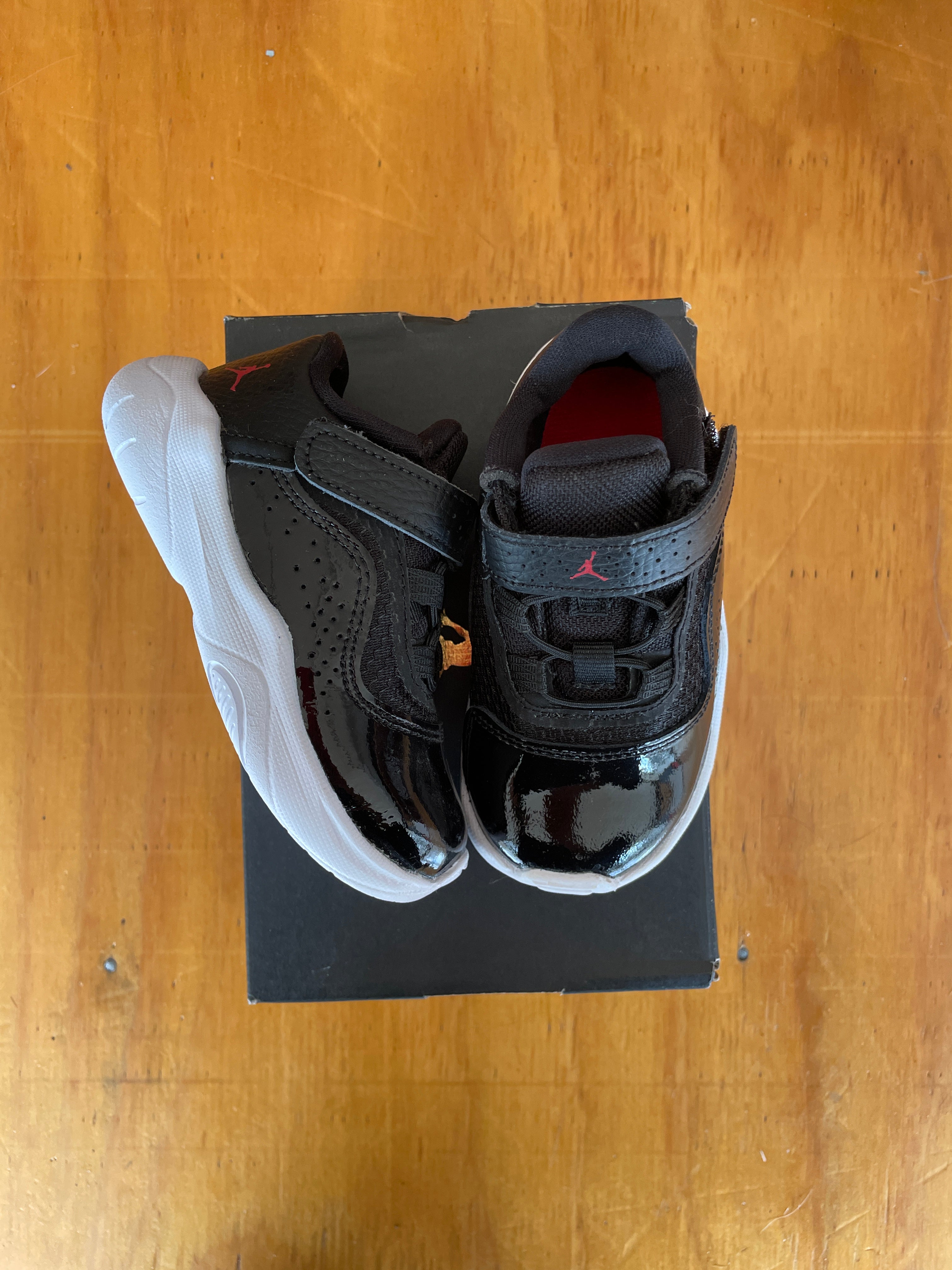 Jordan 11 cmft low bred niño