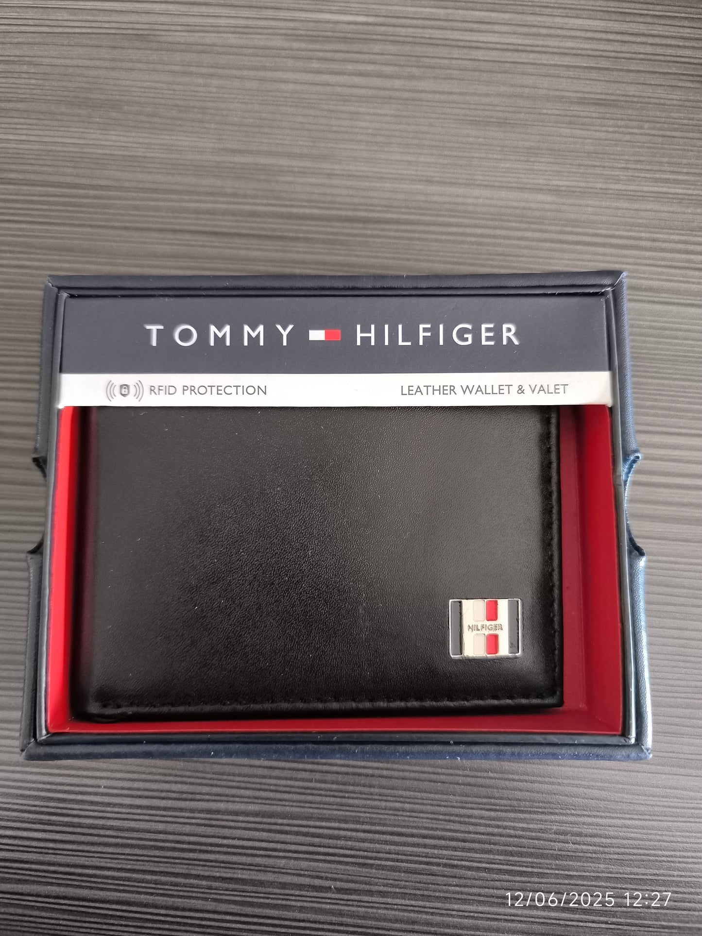 Billetera Tommy Hilfiger Negra